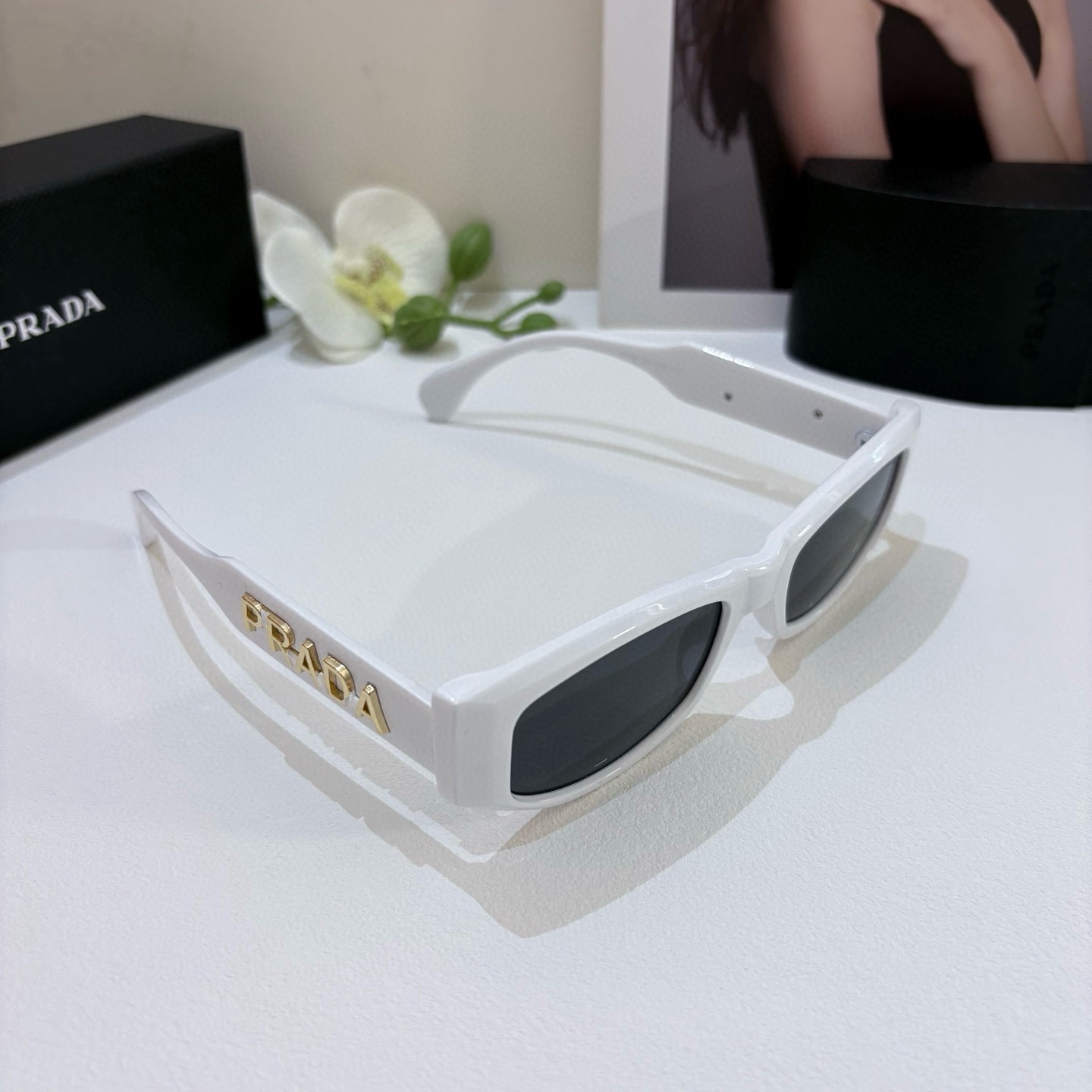 NO:866528,PRADA Men's and women's sunglasses, high-end, trendy and fashionable, all-match face-slimming sunglasses, high quality!  Driving sunglasses!  glasses, sunglasses, sunglasses, glasses, prada, prada19860909PRADA 普拉达 男女款墨镜 高档 潮流时尚百搭款百搭瘦脸太阳镜 高品质 ！开车太阳镜 ！眼镜墨镜太阳镜,眼镜,prada,prada,glasses