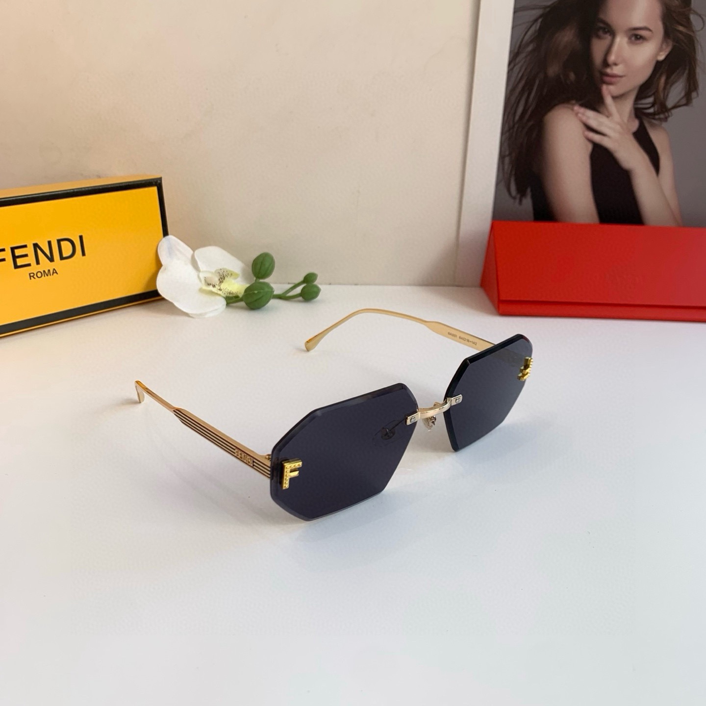 NO:866587,FENDI Fendi's new double F sunglasses, the trendy king of frameless sunglasses, can be worn by both men and women ~ the most versatile style!  glasses, sunglasses, sunglasses, glasses, fendi, fendi19860909FENDI芬迪 新款双F太阳镜 无镜框墨镜潮流王 男女都可以戴噢~最百搭的款式！眼镜墨镜太阳镜,眼镜,fendi,fendi,glasses
