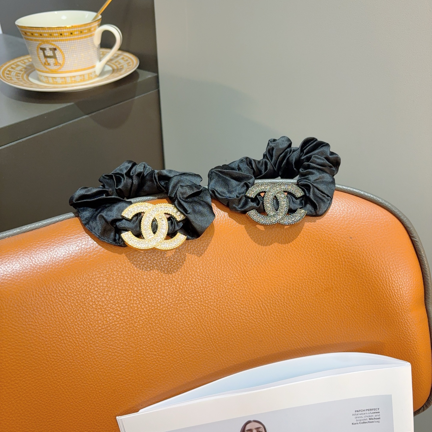 NO:881363,Comes with packaging CHANEL (Chanel) Internet celebrity's new hair tie, exquisite intestinal loop rubber band, comfortable and stress-free to wear, a must-have for styling!  Very fashionable and versatile!  hairpins,hairpins,chanel,chanel,hairpins19860909配包装 CHANEL（香奈儿）网红新款发圈,精致肠圈皮筋,佩戴舒适无压力,造型搭配必备！非常时尚百搭！发夹,发夹,chanel,chanel,hairpins,accessory