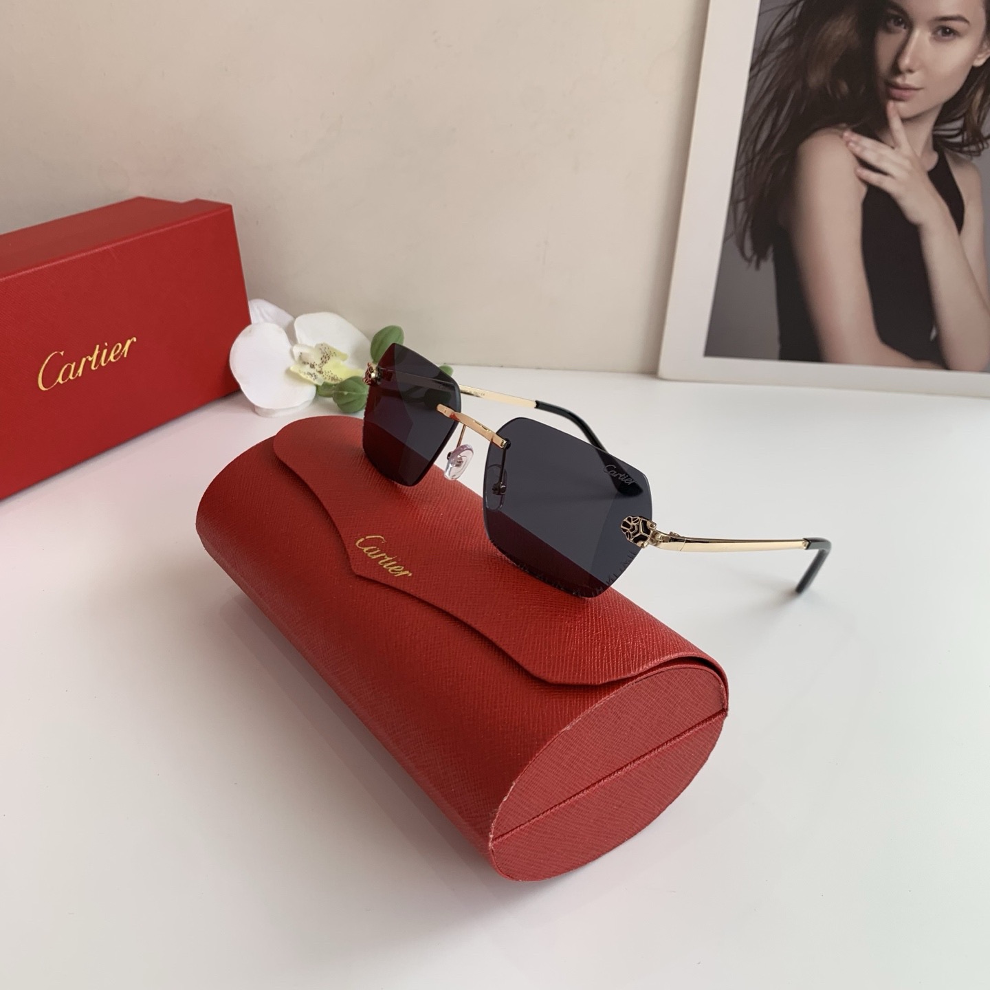 NO:866706,CARTIE*Cartier's new street style sunglasses, frameless fashion sunglasses for men and women, ultra-light, exquisite craftsmanship and full of temperament!  The symbol of ultra-high-end luxury!  glasses, sunglasses, sunglasses, glasses, cartier, cartier19860909CARTIE*卡地亚 新款街拍太阳镜 无框时尚男女款墨镜 超轻工艺精湛气质十足！超高档奢华的象征！眼镜墨镜太阳镜,眼镜,cartier,cartier,glasses