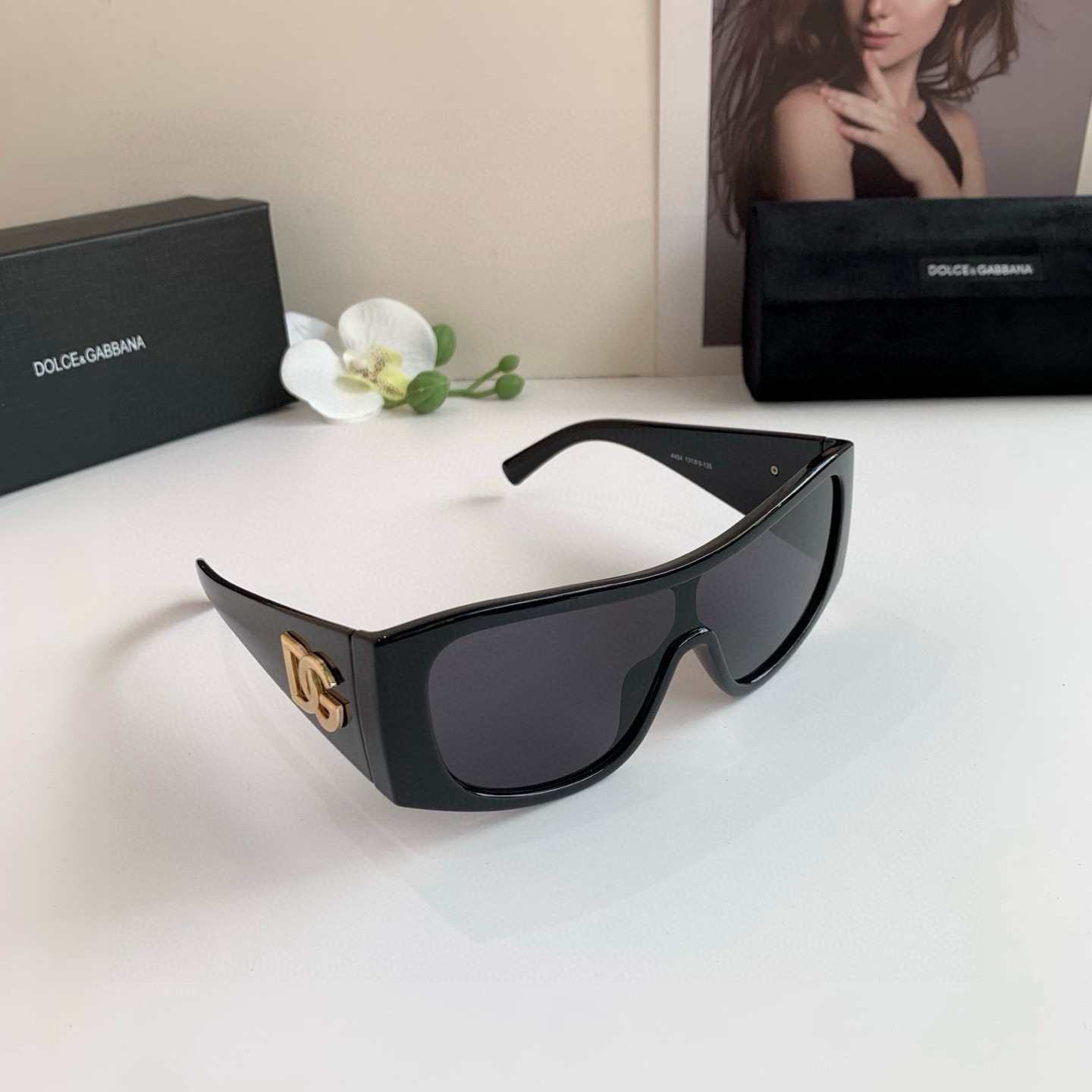 NO:866682,DG Dolce & Gabbana new European and American one-piece large-frame sunglasses, fashionable and versatile, sun protection sunglasses, unisex!  Glasses, sunglasses, sunglasses, glasses, Dolce&Gabbana19860909DG杜嘉班纳 新款欧美连体片大框太阳眼镜 时尚百搭 遮阳防晒太阳镜 男女通用！眼镜墨镜太阳镜,眼镜,Dolce&Gabbana,glasses