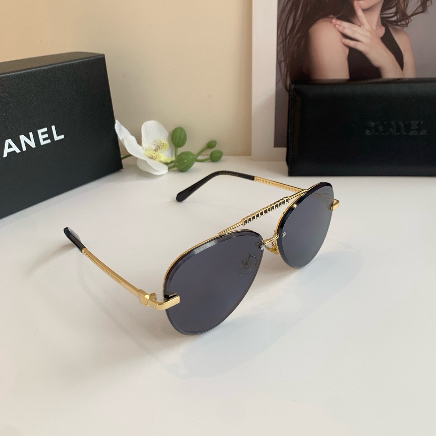 Солнечные очки Chanel