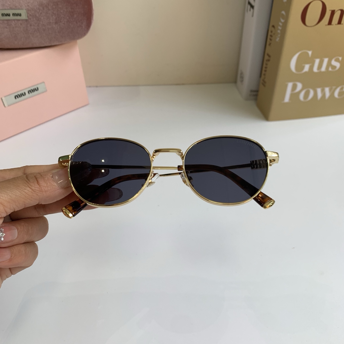 Солнечные очки Miu Miu золотые круглые