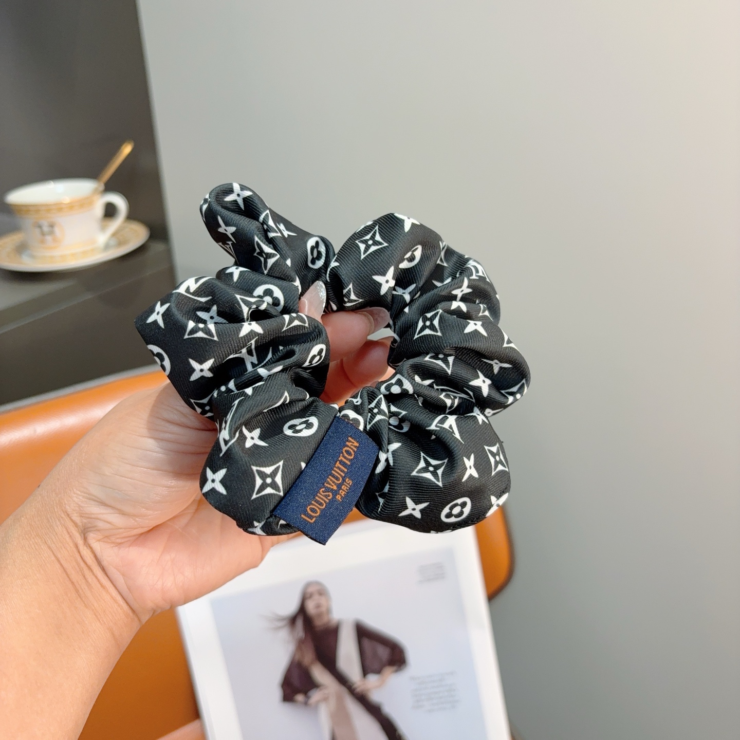 NO:770235,Comes with packaging: LV (Louis Vuitton) imported large intestine rubber band, silk satin celebrity hair rope and headband, all-match style, all details are shot in real life, the special fabric is very textured!  hairpins,hairpins,louis vuitton,louis vuitton,real silk,hairpins19860909配包装 LV（路易威登）进口大肠圈皮筋、真丝缎面名媛发绳头绳百搭款、细节全部实拍 特制面料非常显质感 ！发夹,发夹,louis vuitton,louis vuitton,real silk,hairpins,accessory