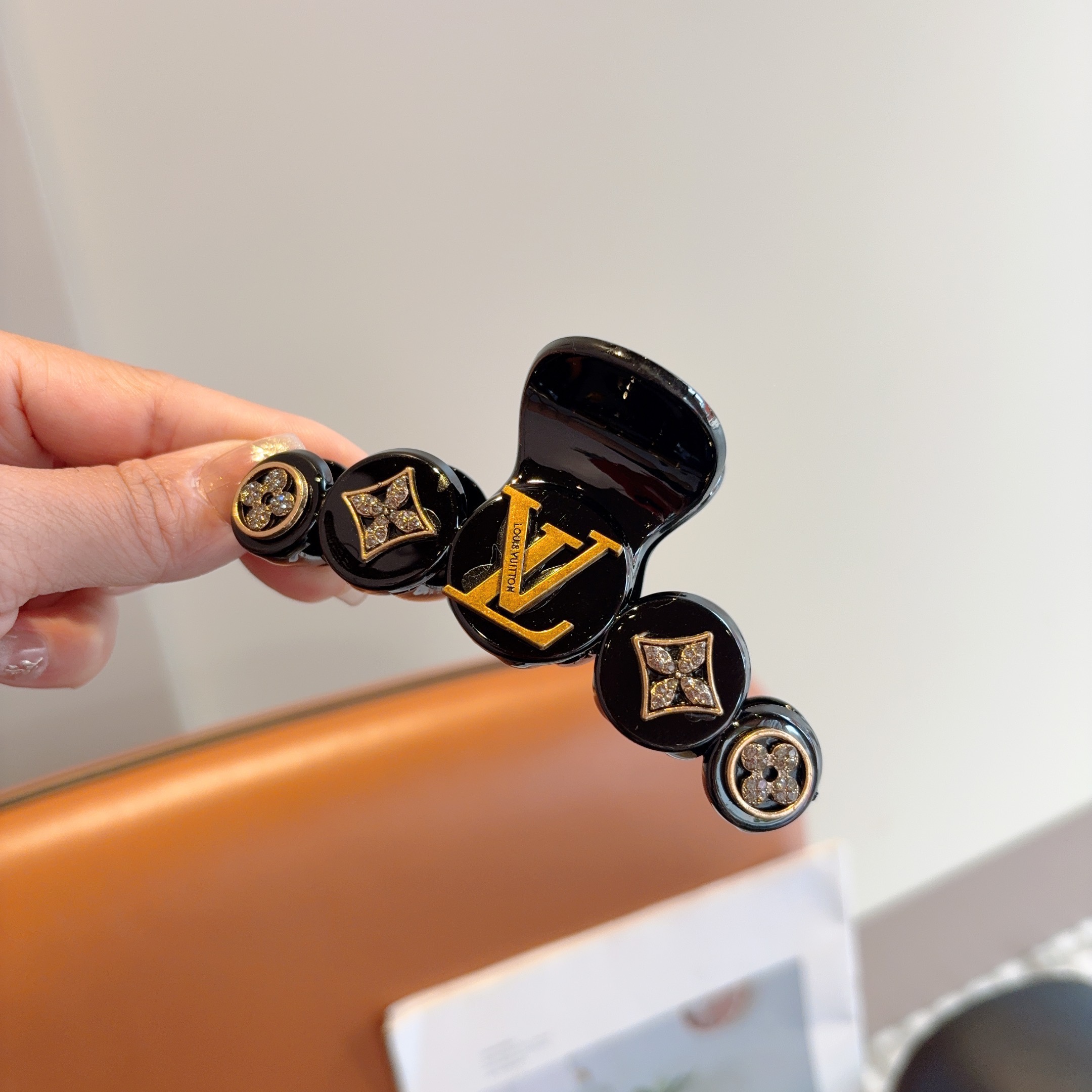 配包装 （单个） LV（路易威登）新款网红手工抓夹，高级感字母简约复古发夹原单货，简约百搭，潮女必备品