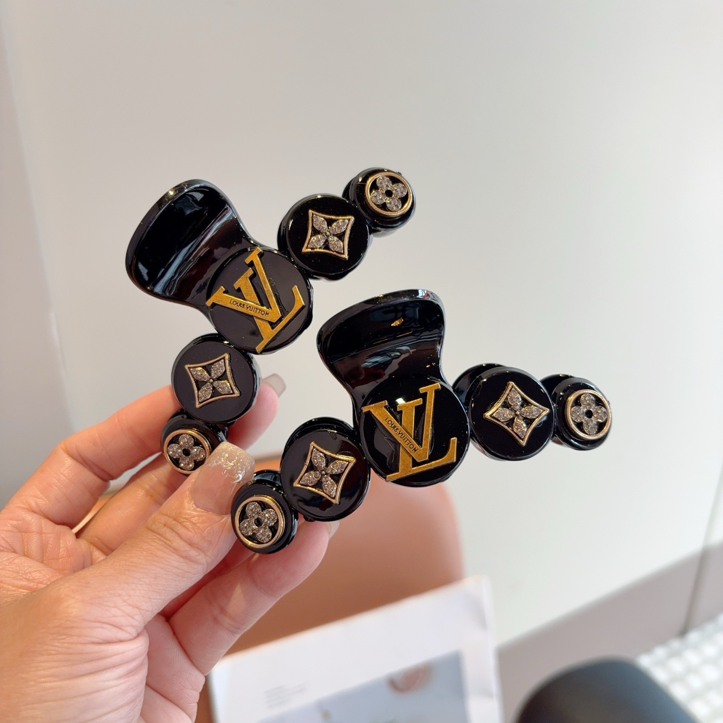配包装 （单个） LV（路易威登）新款网红手工抓夹，高级感字母简约复古发夹原单货，简约百搭，潮女必备品