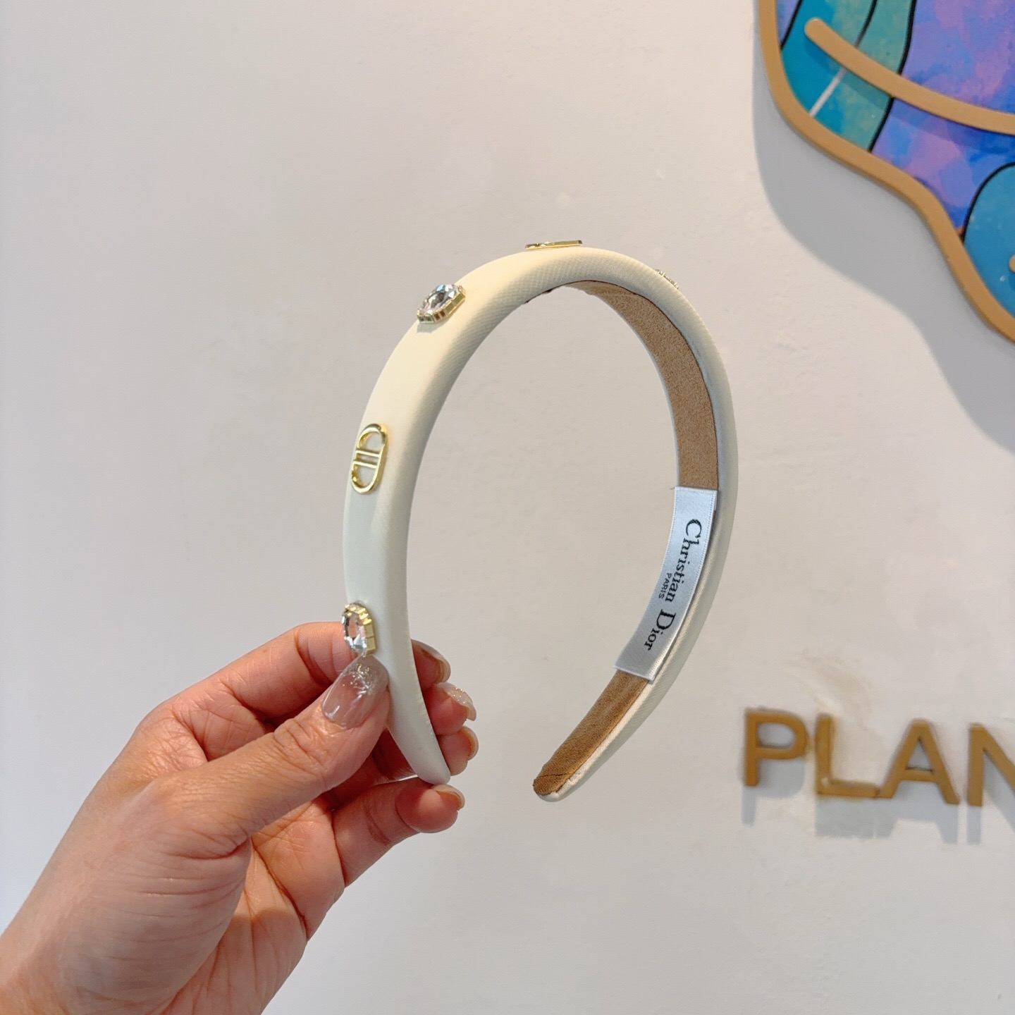 NO:895135,Comes with packaging Dior (Dior) new narrow version high-end big-name headband, Internet celebrity hot anti-slip headband, let your charm bloom. Fresh and ladylike style makes fashion easier. Hairpins, hairpins, dior, dior, hairpins19860909配包装 Dior（迪奥） 新款窄版高级感大牌发箍, 网红爆款防滑头箍、让你的魅力绽放 清新淑女范让时尚更简单.发夹,发夹,dior,dior,hairpins,accessory