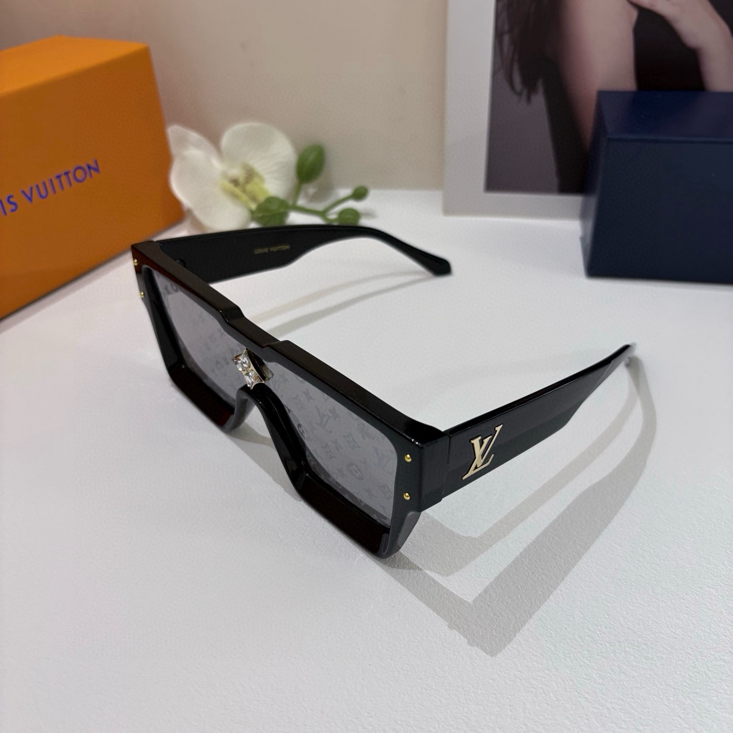 Очки солнцезащитные с монограммным узором Louis Vuitton