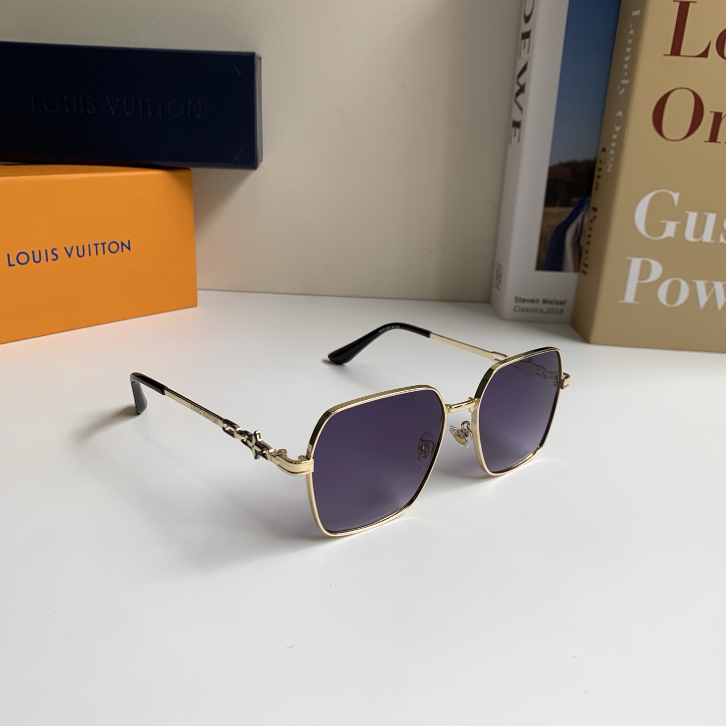 NO:926901,LV Louis Vuitton's new metal square frame men's and women's sunglasses, outdoor bright sunglasses, stylish, versatile and trendy glasses!  glasses, sunglasses, sunglasses, glasses, louis vuitton, louis vuitton19860909LV 路易威登 新款金属方框男女款墨镜 户外强光太阳镜 时尚个性百搭潮流眼镜！眼镜墨镜太阳镜,眼镜,louis vuitton,louis vuitton,glasses