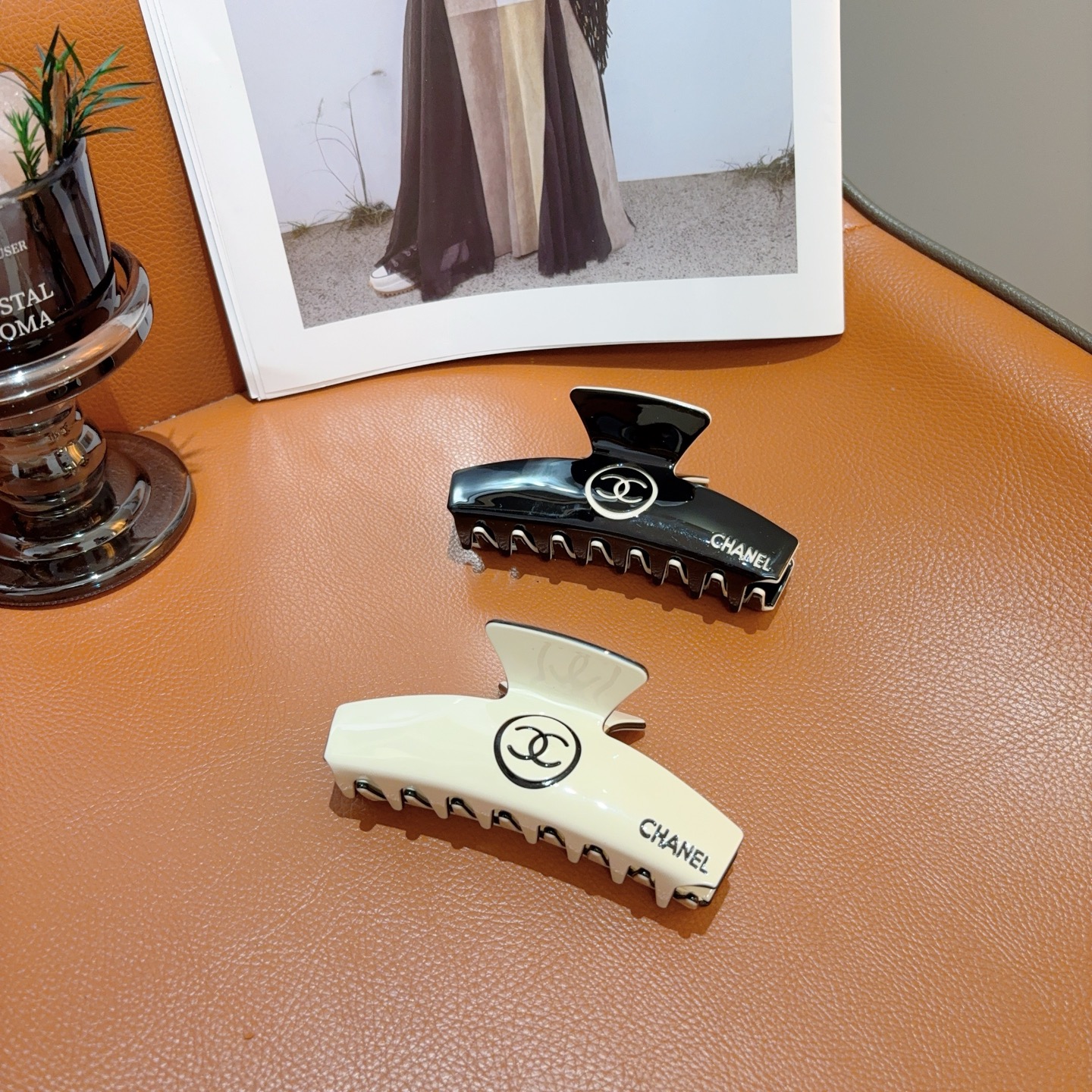 NO:769592,Comes with packaging CHANEL (Chanel) new high version acetic acid gripper clip, duckbill clip hair clip, classic letter logo spring clip, super exquisite, will be popular if you reprint it!  Counter-shipped hairpins, hair clips, chanel, chanel, hairpins19860909配包装 CHANEL（香奈儿） 新款高版本醋酸抓夹 鸭嘴夹发夹,经典字母logo弹簧夹, 超精致,转图必爆哈！专柜出货发夹,发夹,chanel,chanel,hairpins,accessory