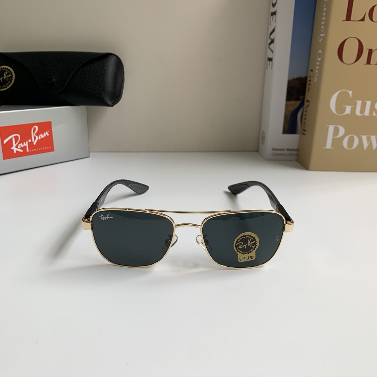 Солнцезащитные очки Ray-Ban Ferrari в золотой оправе