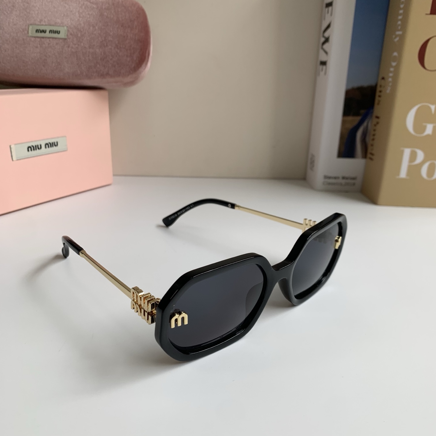 NO:863008,miumiu 2026 new square frame sunglasses, anti-UV sunglasses. How can beauties not have a pair of good-looking glasses? This style is really very good-looking. Many Internet celebrities recommend it!  glasses, sunglasses, sunglasses, glasses, miumiu19860909miumiu缪缪 2026新款方框太阳眼镜 防紫外线墨镜 美女们怎么可以没有一副好看的眼镜呢 这个款式真的特别好看 众多网红推荐款！眼镜墨镜太阳镜,眼镜,miumiu,glasses