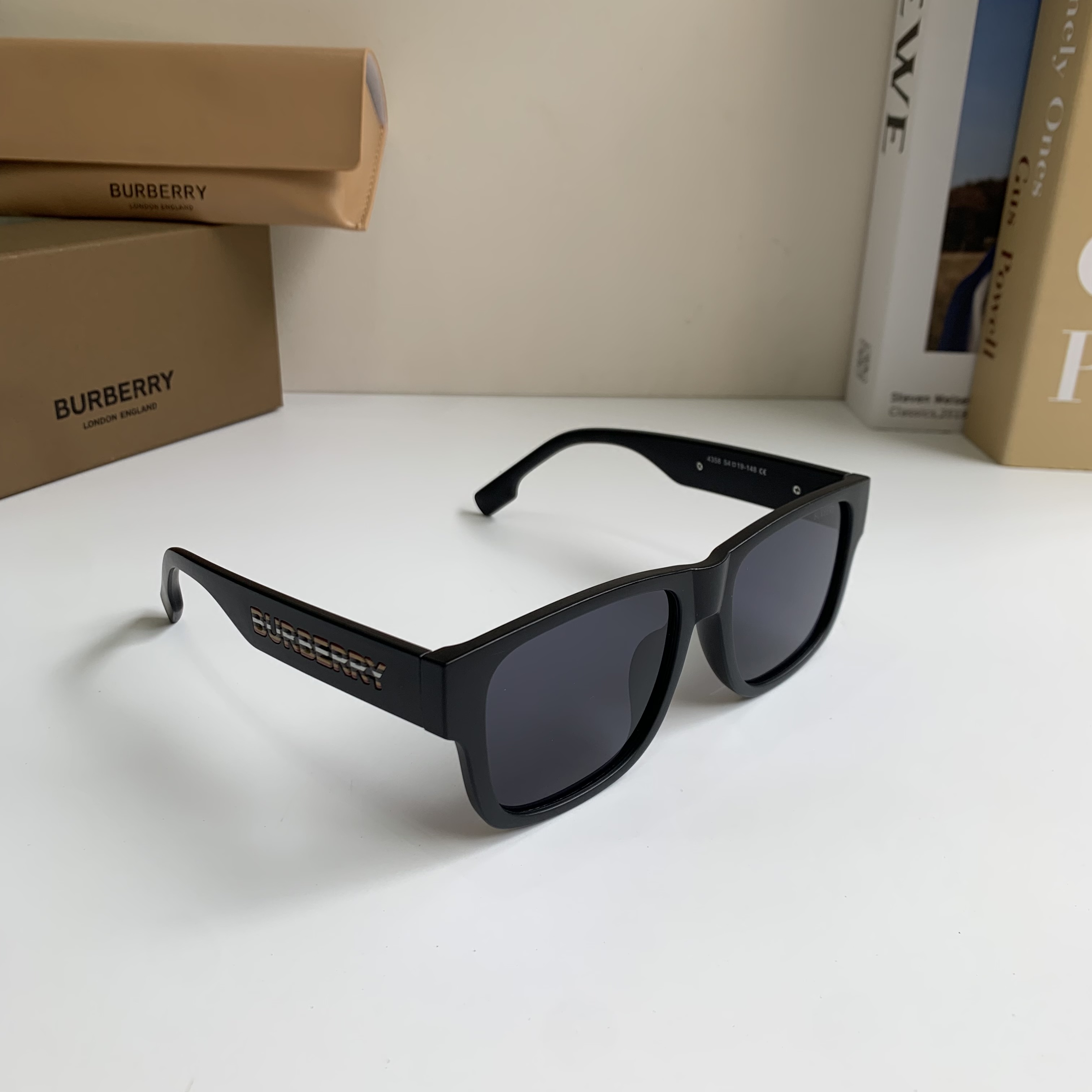 NO:865366,BURBERRY Burberry Internet celebrity classic luxury fashion square sunglasses [satisfied] extraordinary temperament trendy sunglasses glasses sunglasses sunglasses, glasses, burberry, burberry19860909BURBERRY巴宝莉网红经典奢华时尚方框太阳镜[得意] 气质非凡 潮流墨镜眼镜墨镜太阳镜,眼镜,burberry,burberry,glasses