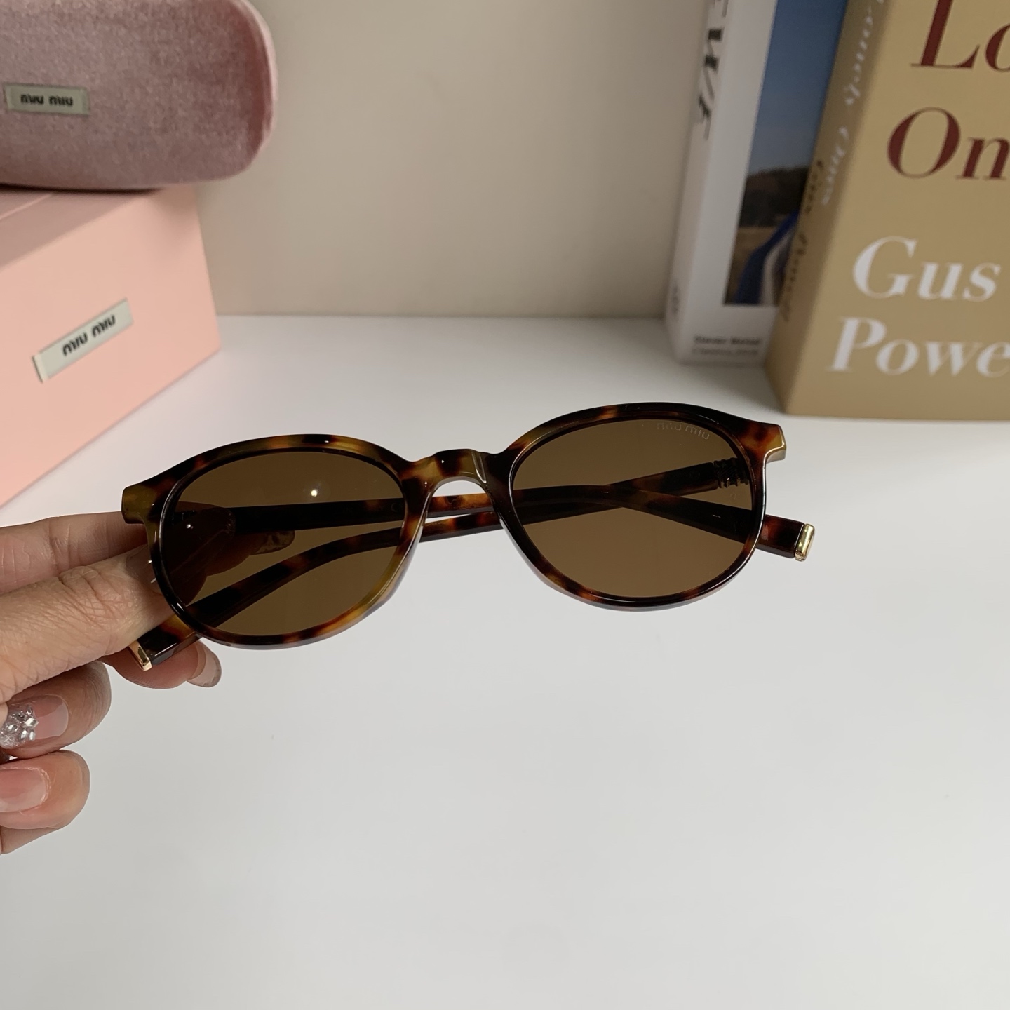 Женские солнцезащитные очки Miu Miu