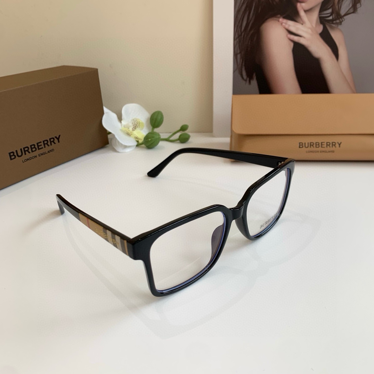 NO:866547,BURBERRY Small fresh men's and women's flat glasses, extraordinary temperament, trendy no-makeup glasses!  glasses, sunglasses, sunglasses, glasses, burberry, burberry19860909BURBERRY巴宝莉 小清新男女平光镜、气质非凡 潮流素颜眼镜！眼镜墨镜太阳镜,眼镜,burberry,burberry,glasses