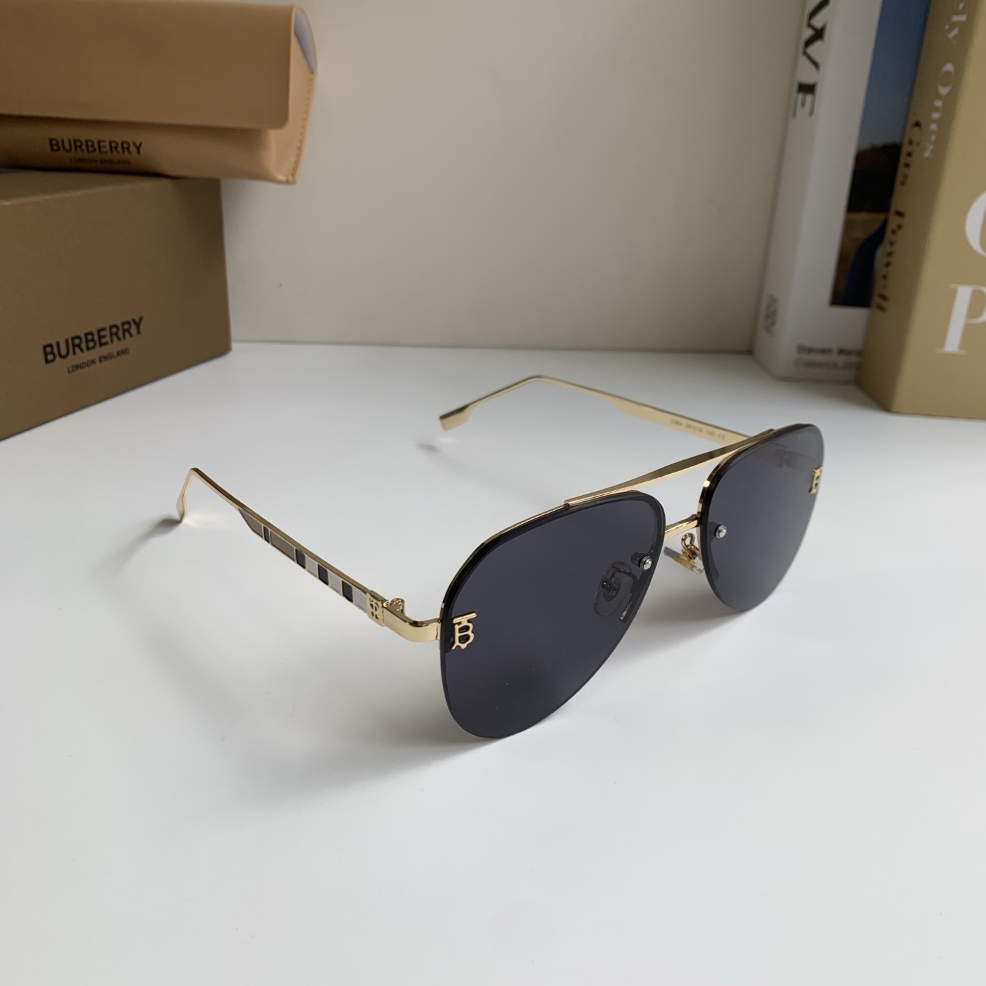 NO:885194,BURBERRY Classic luxury fashion metal toad mirror sunglasses, extraordinary temperament, trendy travel driving sunglasses, sunglasses, sunglasses, glasses, burberry, burberry19860909BURBERRY巴宝莉 经典款奢华时尚金属蛤蟆镜太阳镜 气质非凡 潮流出行驾驶墨镜眼镜墨镜太阳镜,眼镜,burberry,burberry,glasses