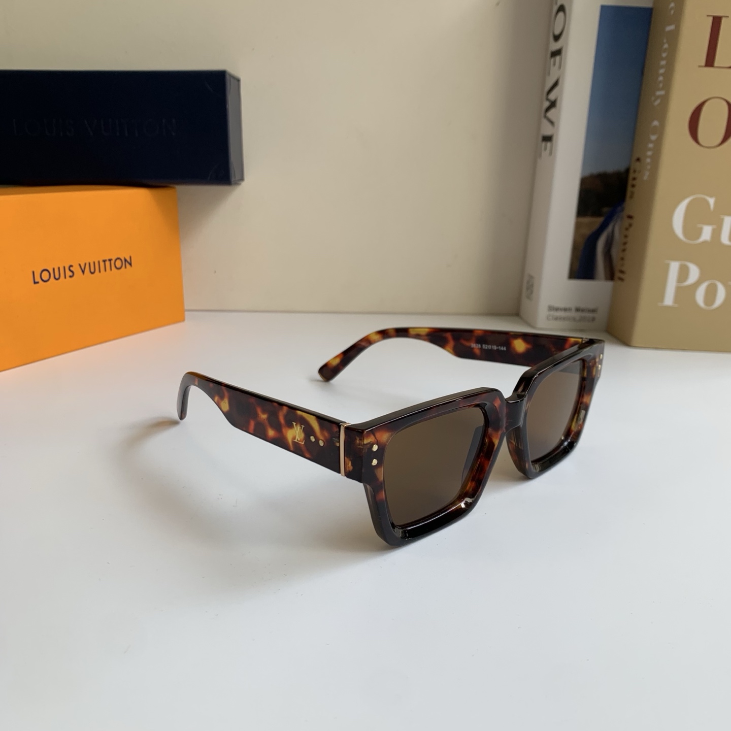 NO:926804,LV Louis Vuitton's new square-frame men's and women's sunglasses, outdoor bright sunglasses, stylish, versatile and trendy glasses!  glasses, sunglasses, sunglasses, glasses, louis vuitton, louis vuitton19860909LV 路易威登 新款方框男女款墨镜 户外强光太阳镜 时尚个性百搭潮流眼镜！眼镜墨镜太阳镜,眼镜,louis vuitton,louis vuitton,glasses