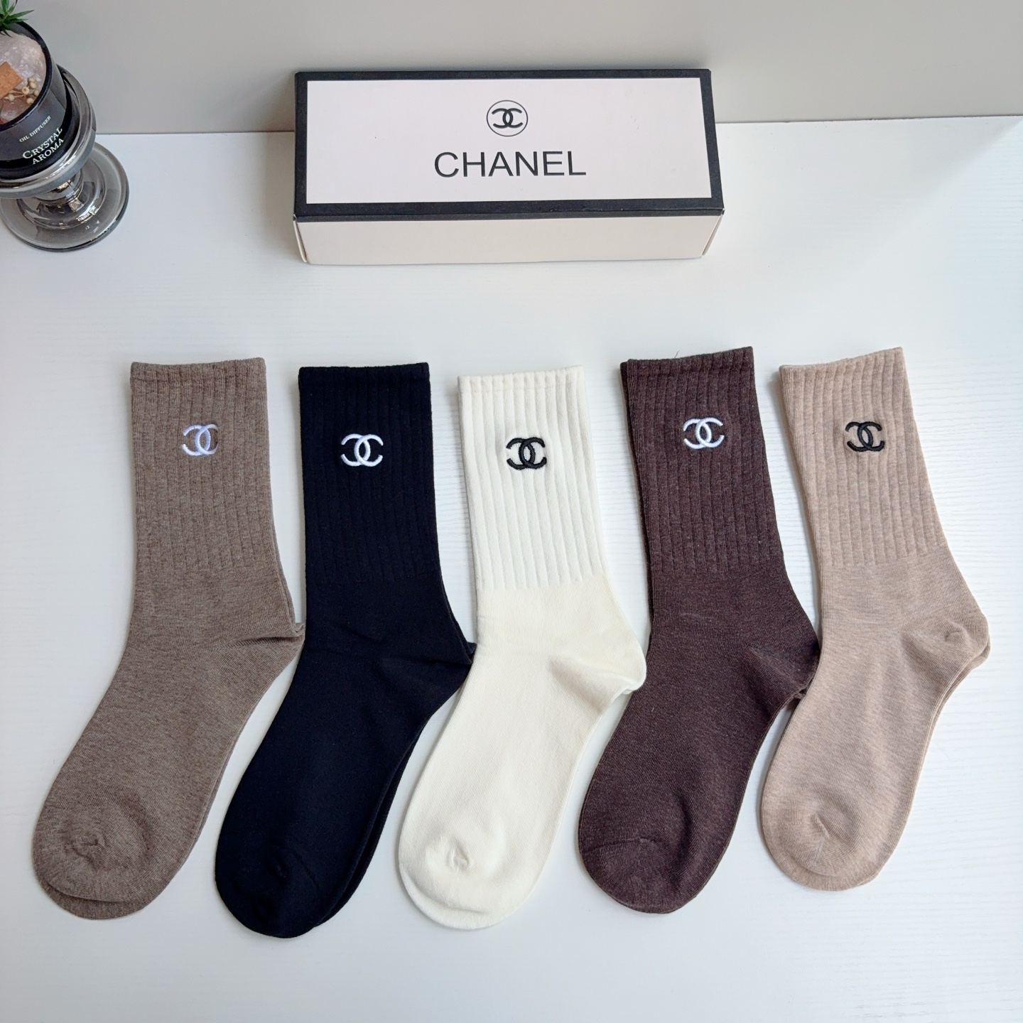 配包装（一盒5双） CHANEL 香奈儿新款长筒刺绣纯棉面料，专柜同步长筒袜子，💛大牌出街，潮人必备🔥超好搭配！