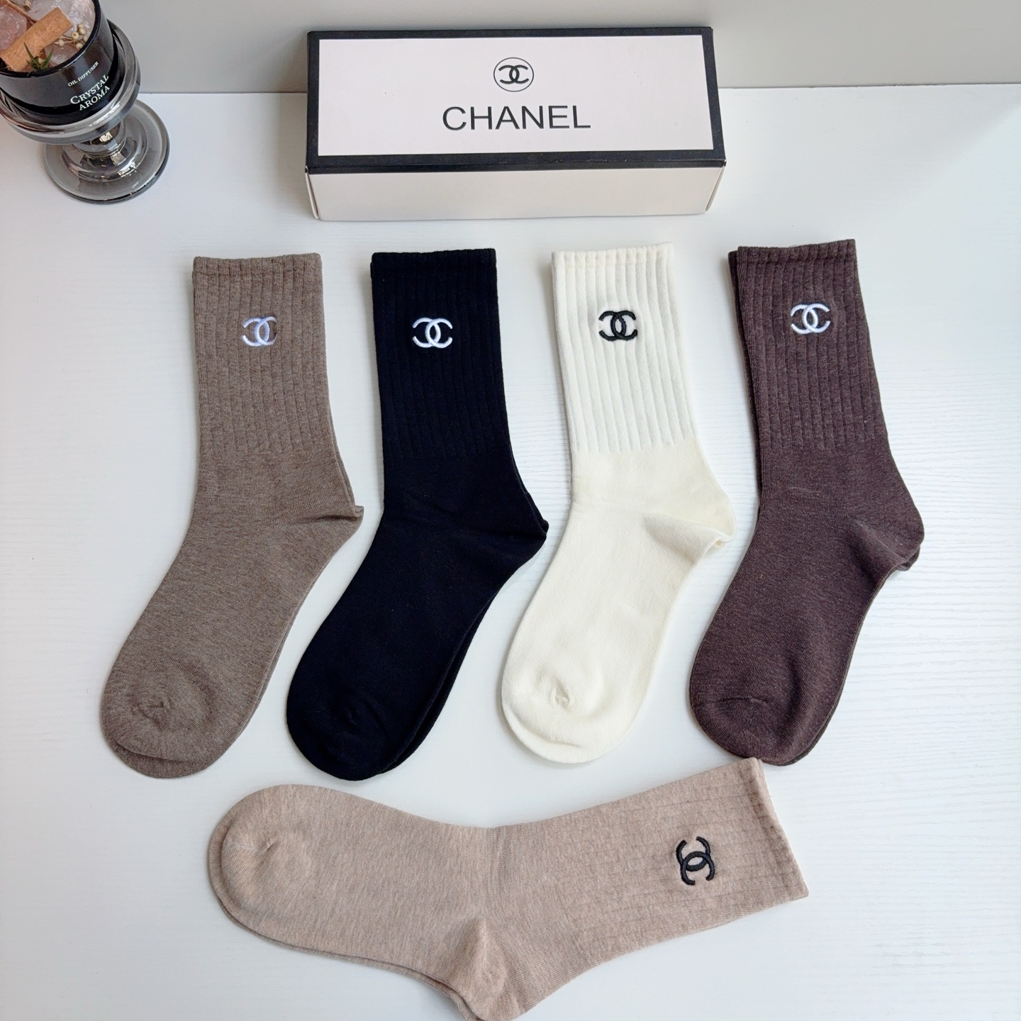 配包装（一盒5双） CHANEL 香奈儿新款长筒刺绣纯棉面料，专柜同步长筒袜子，💛大牌出街，潮人必备🔥超好搭配！