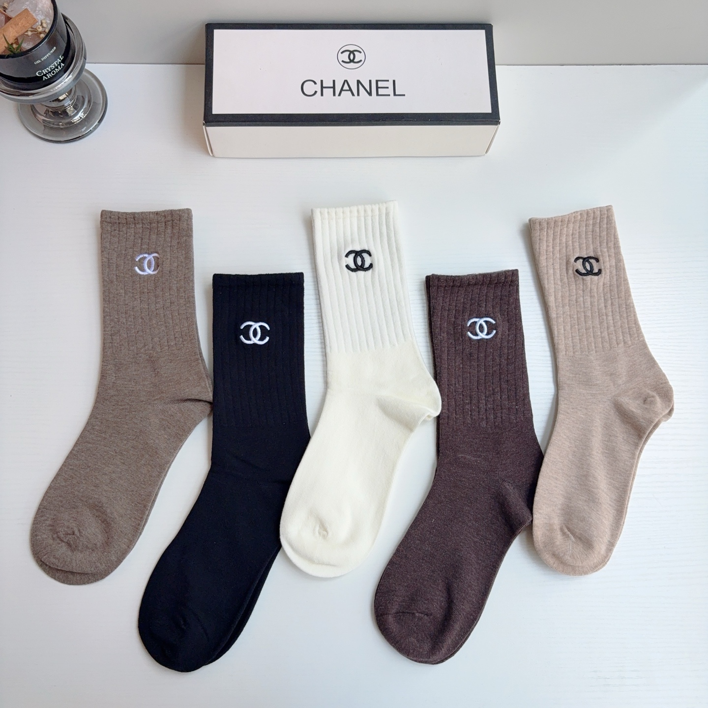 配包装（一盒5双） CHANEL 香奈儿新款长筒刺绣纯棉面料，专柜同步长筒袜子，💛大牌出街，潮人必备🔥超好搭配！