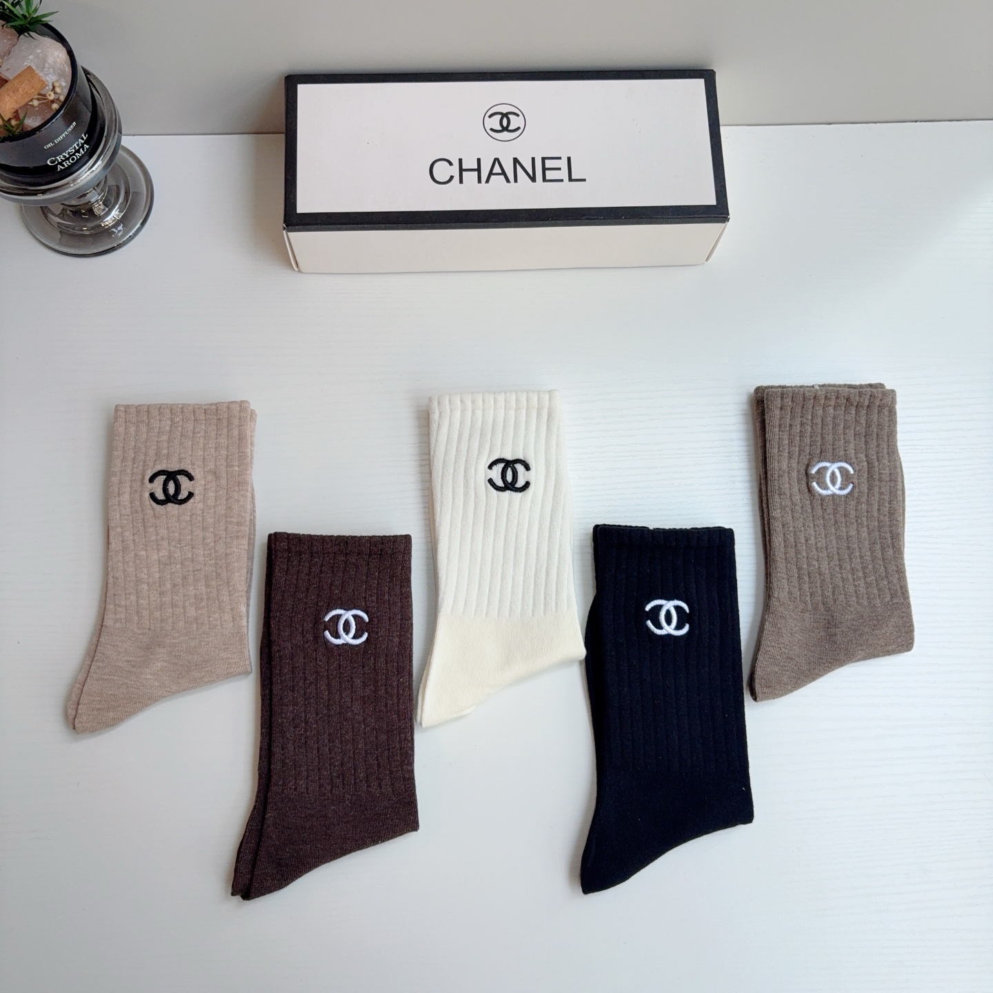 配包装（一盒5双） CHANEL 香奈儿新款长筒刺绣纯棉面料，专柜同步长筒袜子，💛大牌出街，潮人必备🔥超好搭配！