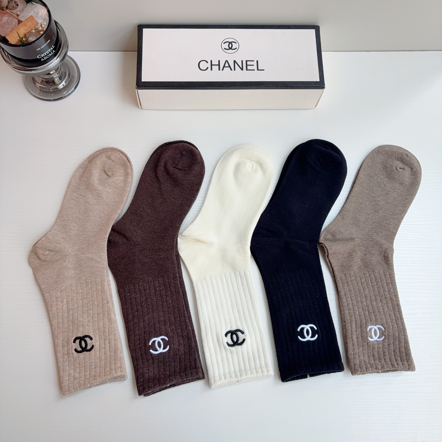 配包装（一盒5双） CHANEL 香奈儿新款长筒刺绣纯棉面料，专柜同步长筒袜子，💛大牌出街，潮人必备🔥超好搭配！