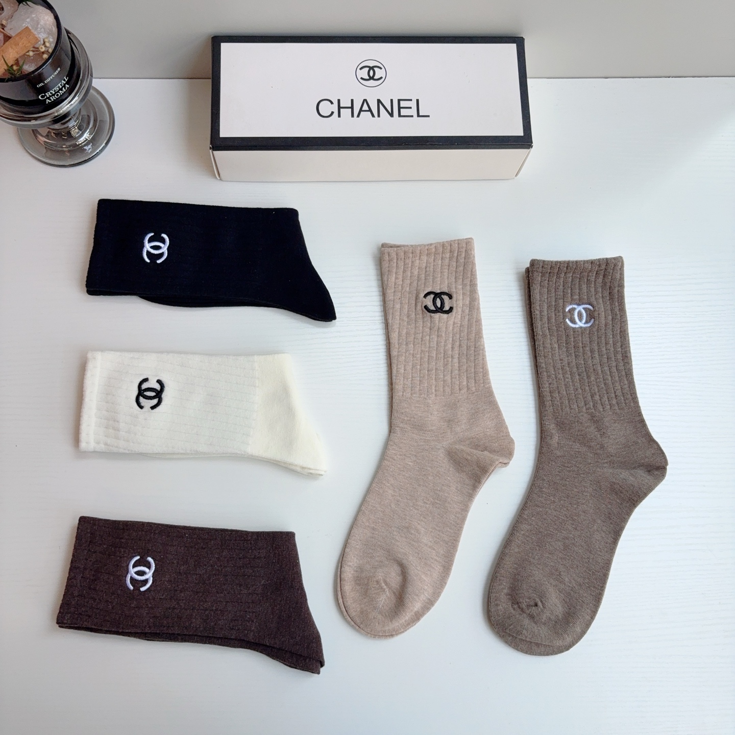 配包装（一盒5双） CHANEL 香奈儿新款长筒刺绣纯棉面料，专柜同步长筒袜子，💛大牌出街，潮人必备🔥超好搭配！
