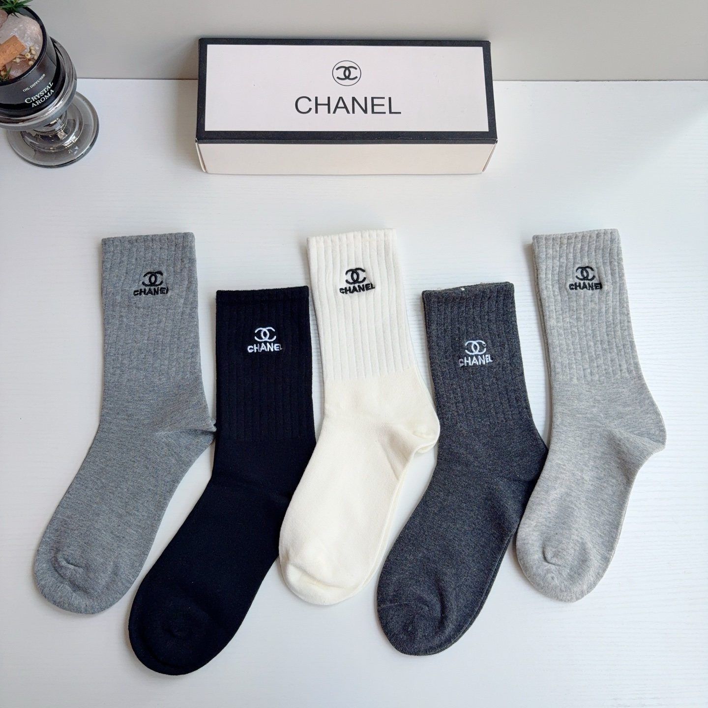 配包装（一盒5双） CHANEL 香奈儿新款长筒刺绣纯棉面料，专柜同步长筒袜子，💛大牌出街，潮人必备🔥超好搭配！