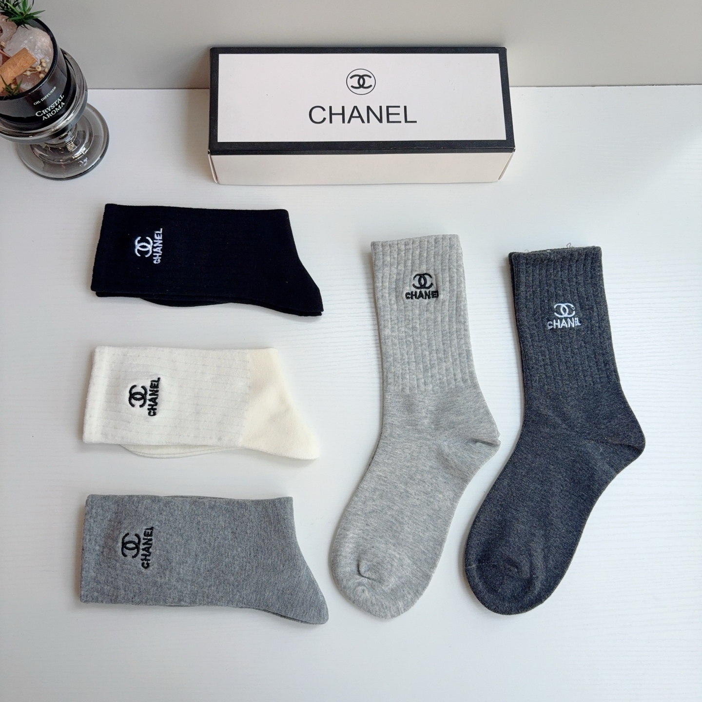 配包装（一盒5双） CHANEL 香奈儿新款长筒刺绣纯棉面料，专柜同步长筒袜子，💛大牌出街，潮人必备🔥超好搭配！