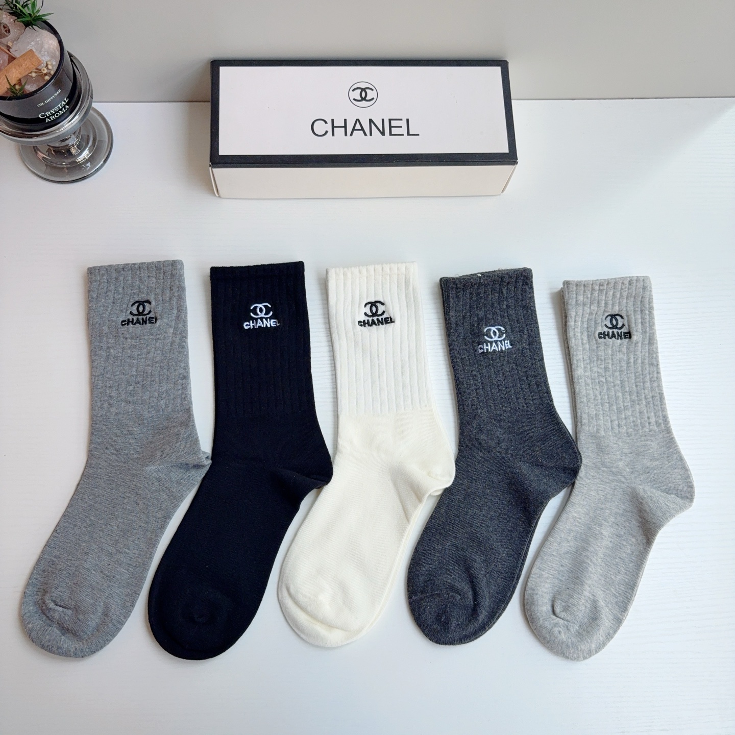 配包装（一盒5双） CHANEL 香奈儿新款长筒刺绣纯棉面料，专柜同步长筒袜子，💛大牌出街，潮人必备🔥超好搭配！