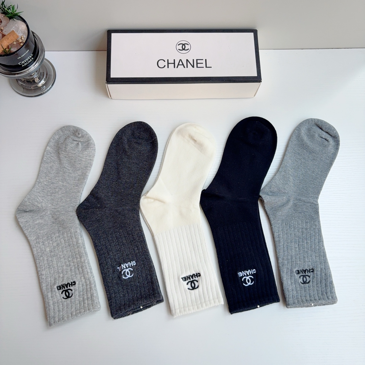 配包装（一盒5双） CHANEL 香奈儿新款长筒刺绣纯棉面料，专柜同步长筒袜子，💛大牌出街，潮人必备🔥超好搭配！