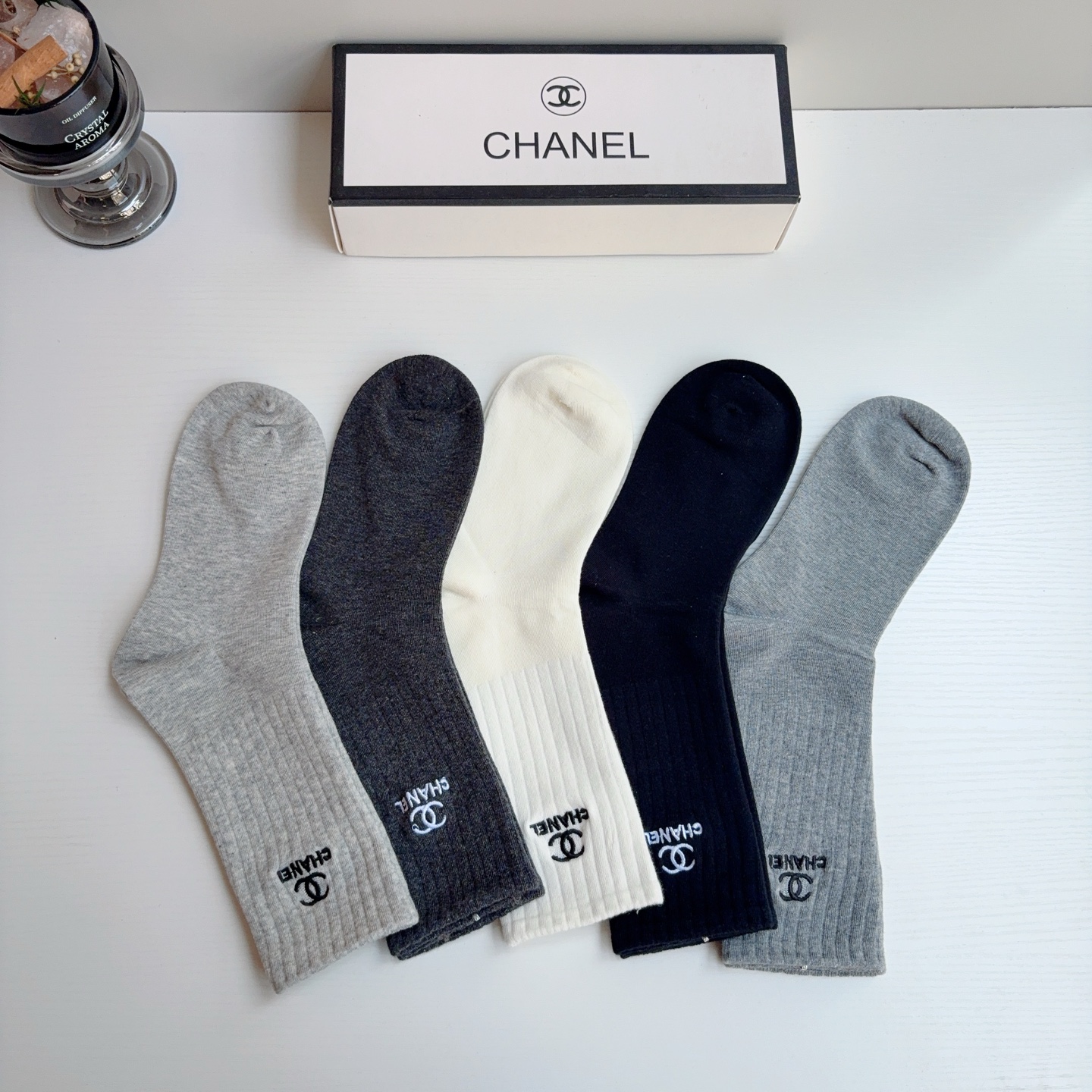 配包装（一盒5双） CHANEL 香奈儿新款长筒刺绣纯棉面料，专柜同步长筒袜子，💛大牌出街，潮人必备🔥超好搭配！
