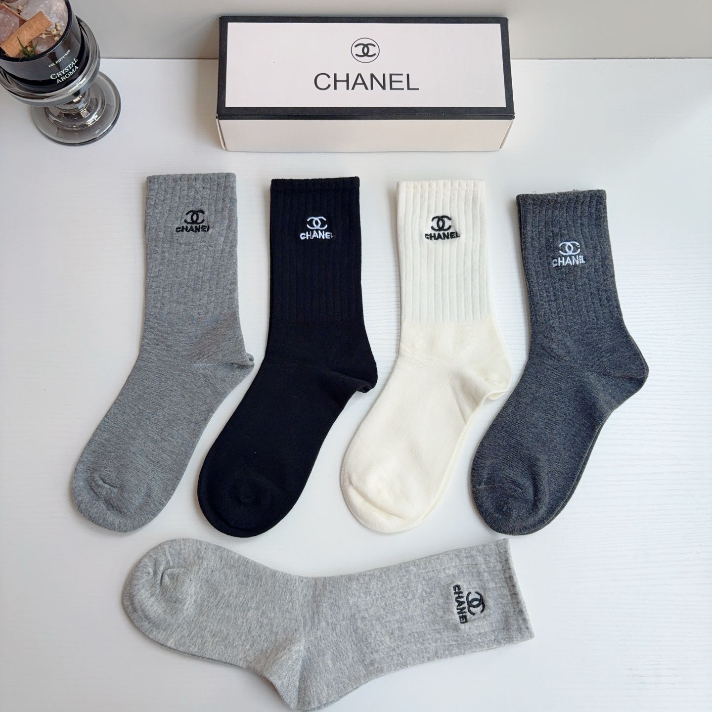 配包装（一盒5双） CHANEL 香奈儿新款长筒刺绣纯棉面料，专柜同步长筒袜子，💛大牌出街，潮人必备🔥超好搭配！