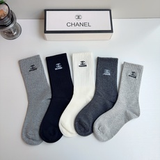 配包装(一盒5双) CHANEL 香奈儿新款长筒刺绣纯棉面料,专柜同步长筒袜子,💛大牌出街,潮人必备🔥超好搭配! 配包装(一盒5双) CHANEL 香奈儿新款长筒刺绣纯棉面料,专柜同步长筒袜子,💛大牌出街,潮人必备🔥超好搭配!