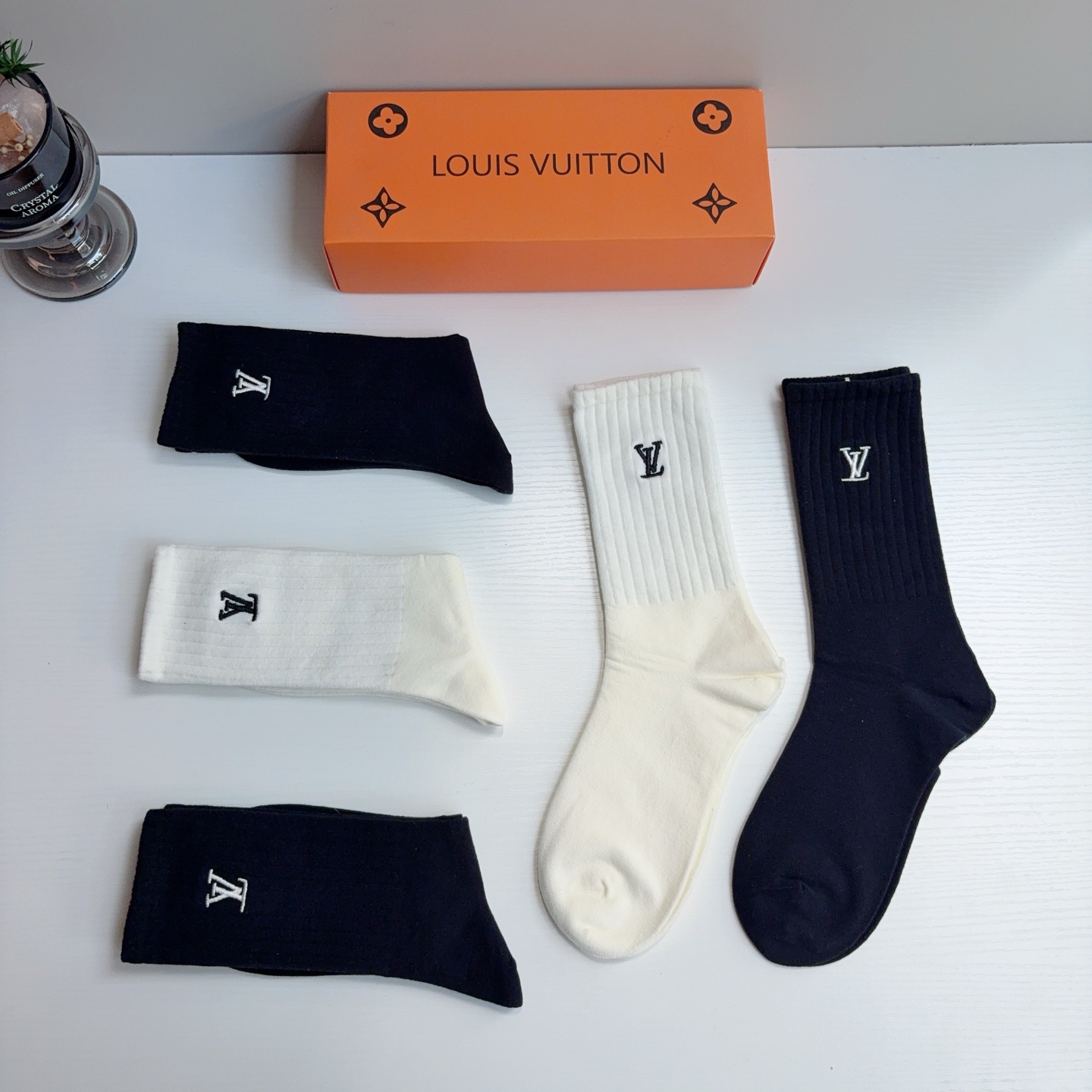 配包装【一盒五双】 LV 路易威登 新款高版本刺绣长筒袜🔥🌟潮人必不能少的专柜代购品质长筒袜子 ，超级百搭款