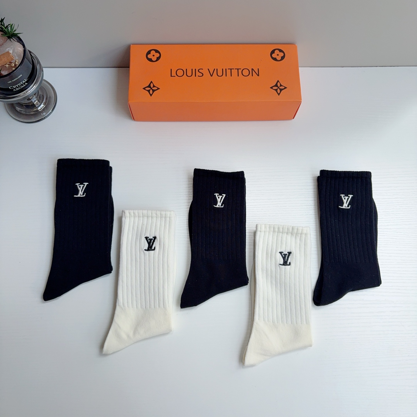 配包装【一盒五双】 LV 路易威登 新款高版本刺绣长筒袜🔥🌟潮人必不能少的专柜代购品质长筒袜子 ，超级百搭款