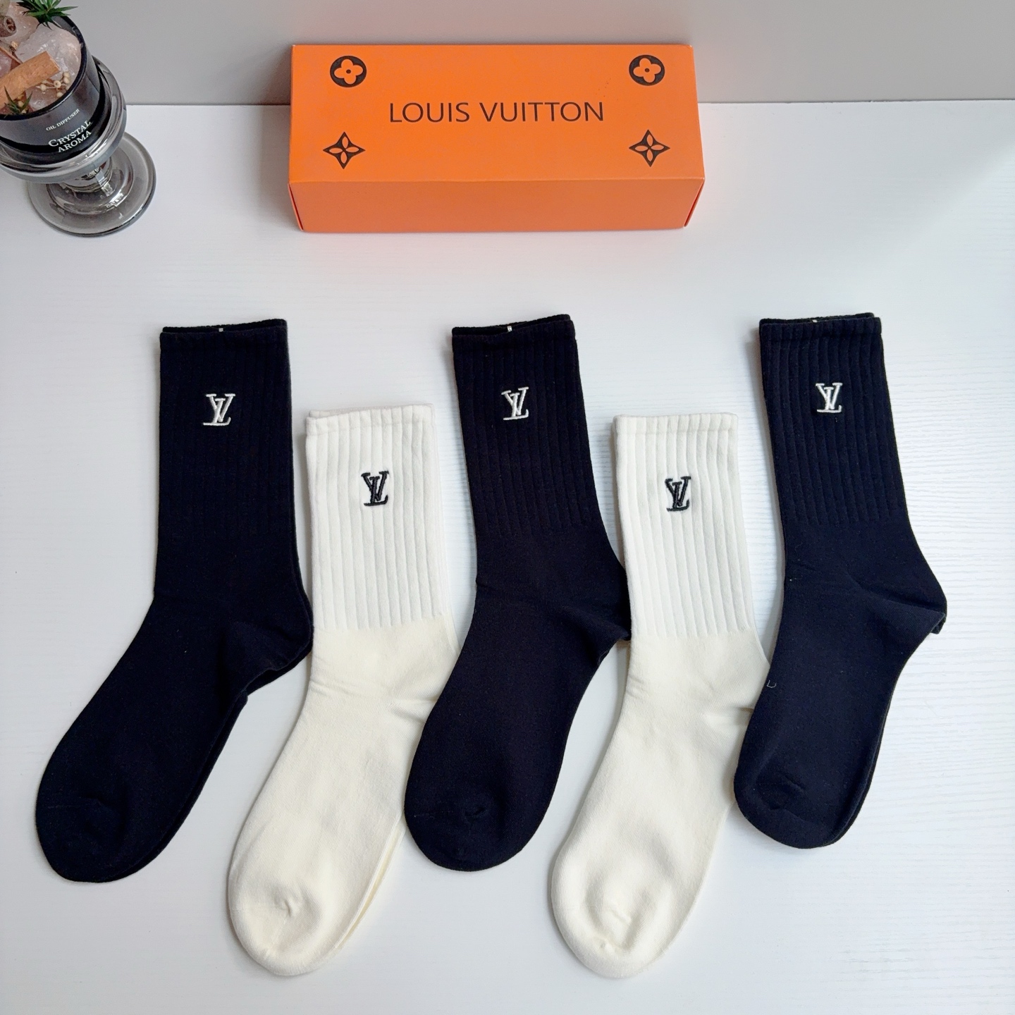 配包装【一盒五双】 LV 路易威登 新款高版本刺绣长筒袜🔥🌟潮人必不能少的专柜代购品质长筒袜子 ，超级百搭款