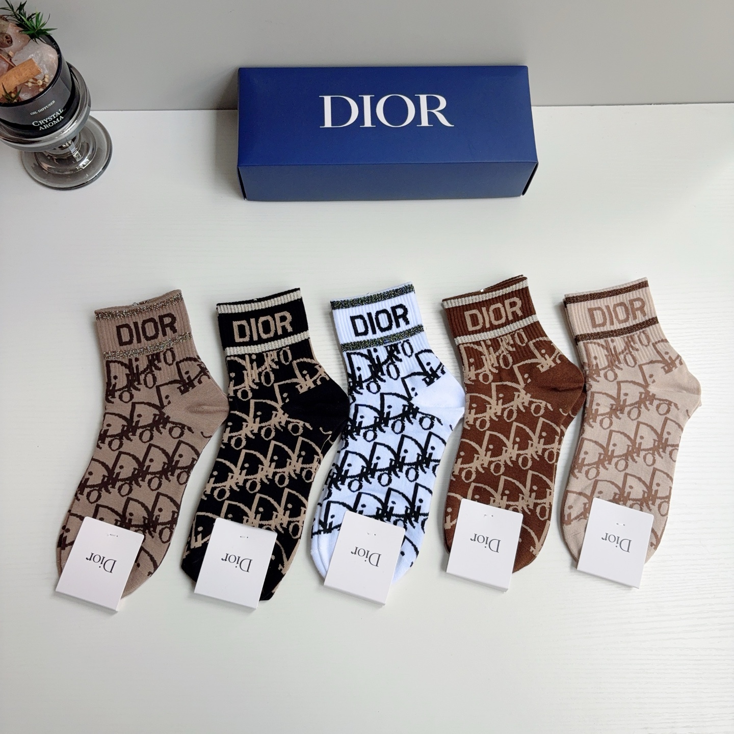 配包装（一盒5双） Dior 迪奥 新款字母中筒袜子！爆款字母专柜同步中筒袜，💛大牌出街，潮人必备🔥超好搭