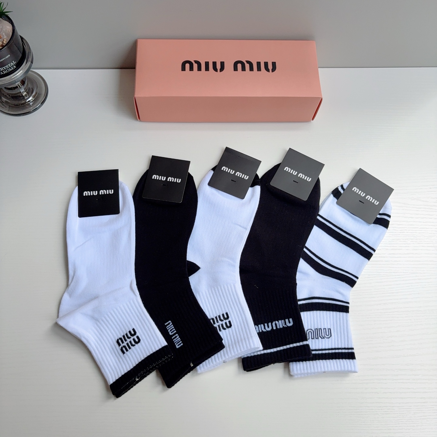 配包装【一盒5双】 miumiu · 缪缪 高品质新款网红男士中筒袜子❗️纯棉材质，轻薄柔软透气，四季通用！ 