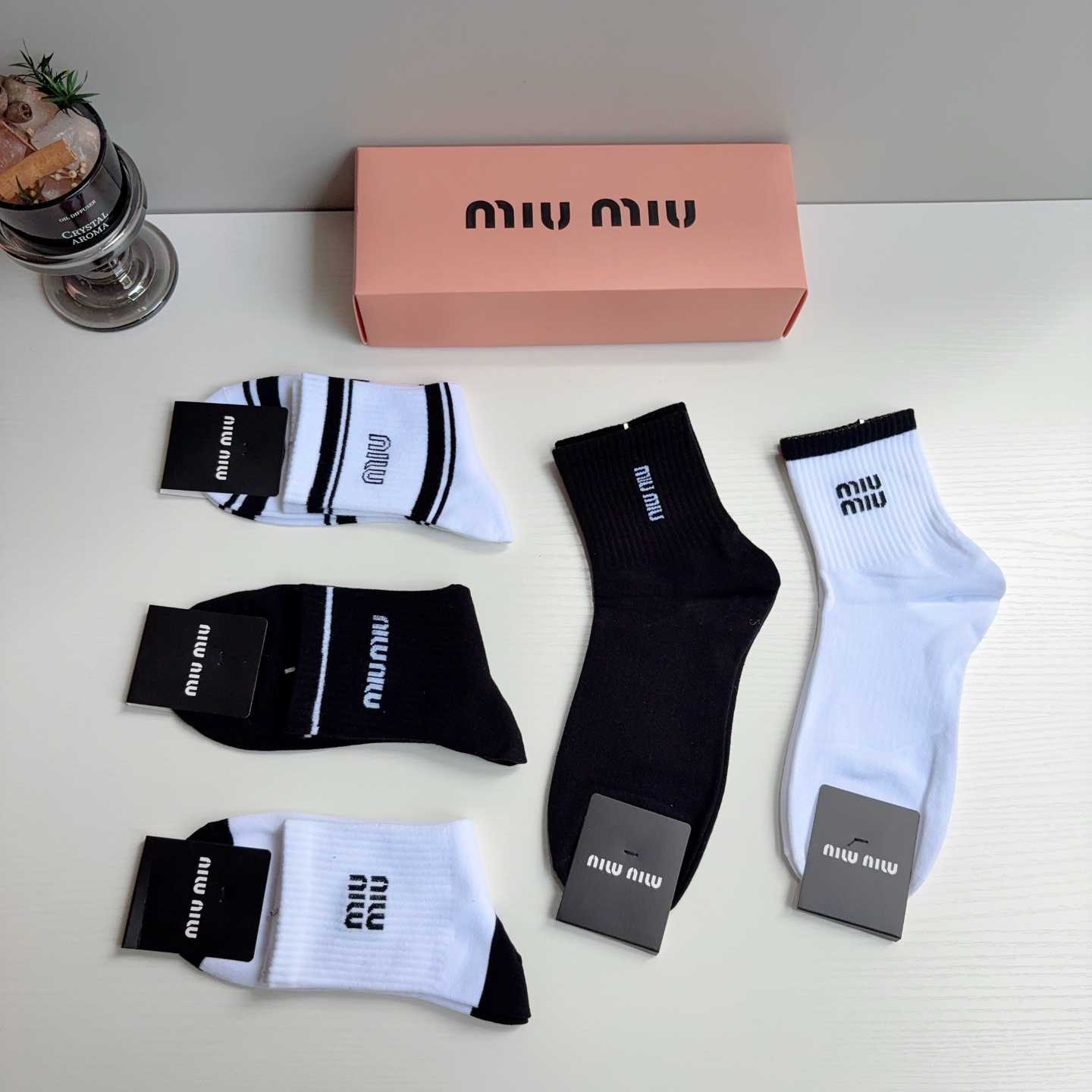 配包装【一盒5双】 miumiu · 缪缪 高品质新款网红男士中筒袜子❗️纯棉材质，轻薄柔软透气，四季通用！ 