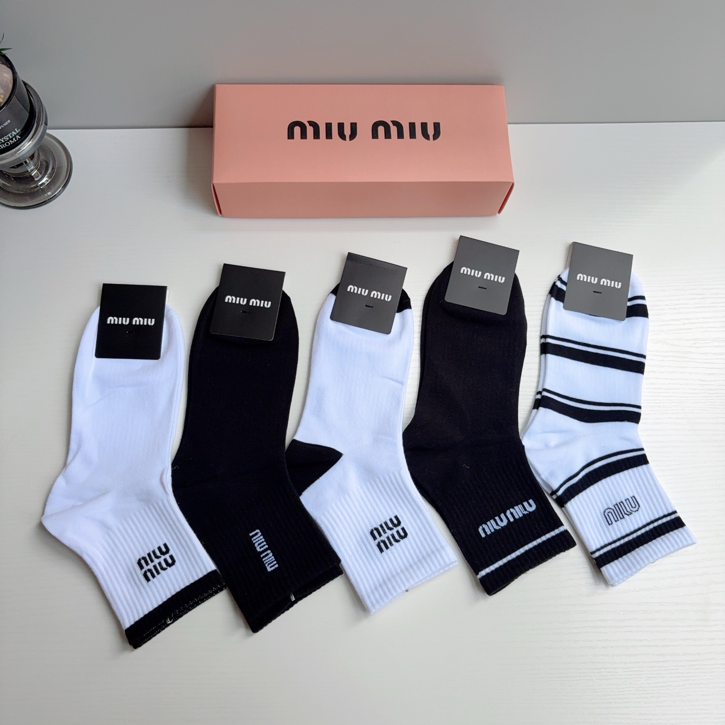 配包装【一盒5双】 miumiu · 缪缪 高品质新款网红男士中筒袜子❗️纯棉材质，轻薄柔软透气，四季通用！ 