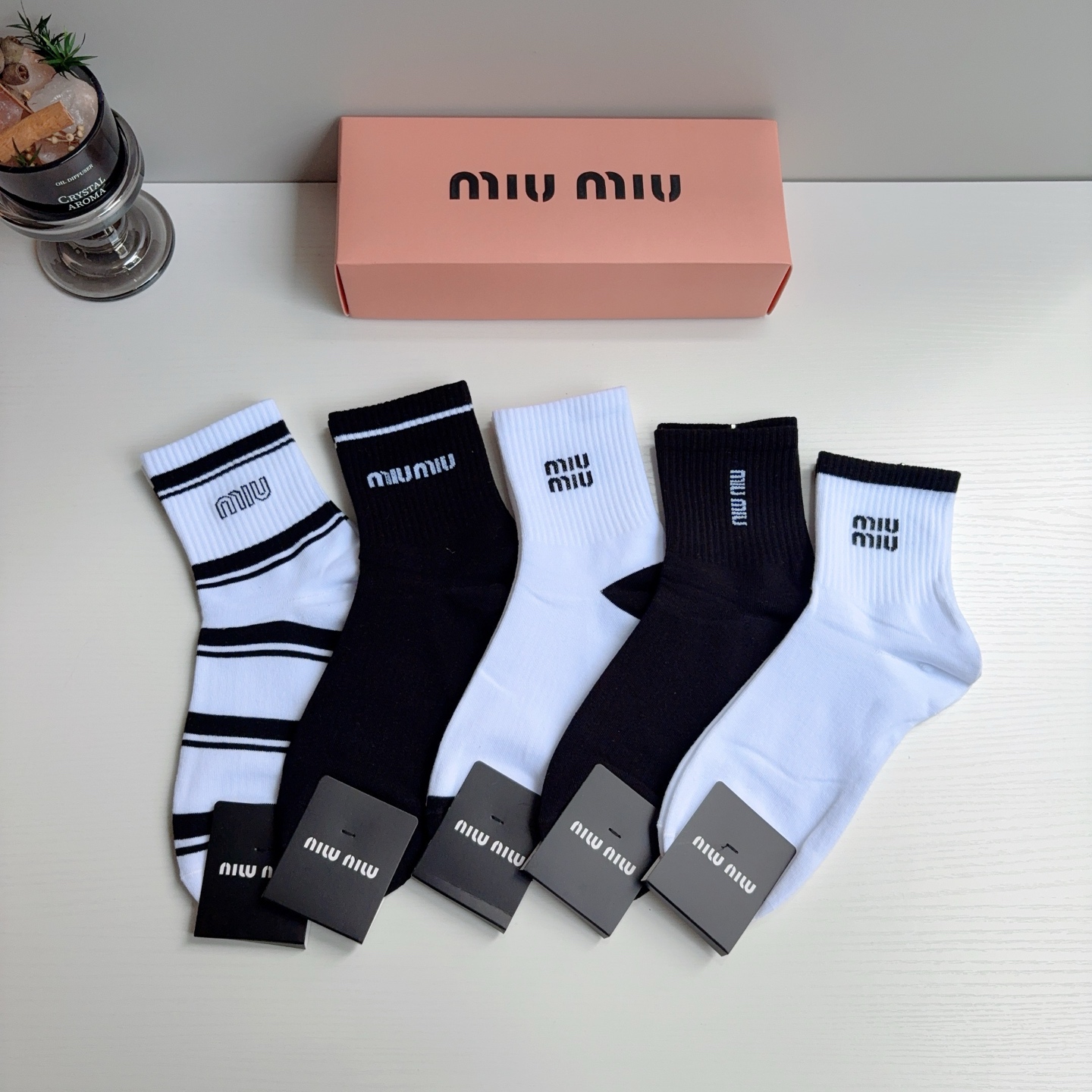 配包装【一盒5双】 miumiu · 缪缪 高品质新款网红男士中筒袜子❗️纯棉材质，轻薄柔软透气，四季通用！ 