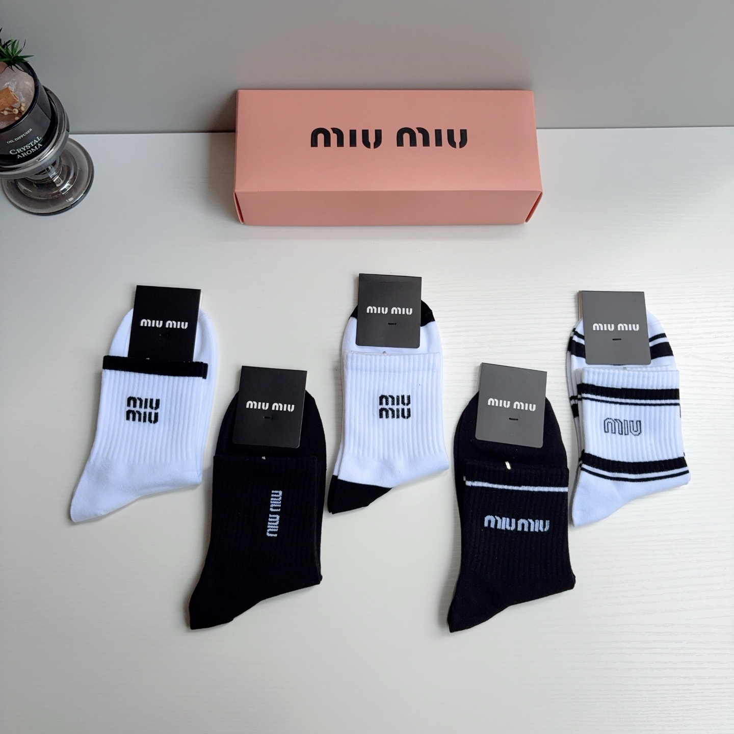 配包装【一盒5双】 miumiu · 缪缪 高品质新款网红男士中筒袜子❗️纯棉材质，轻薄柔软透气，四季通用！ 
