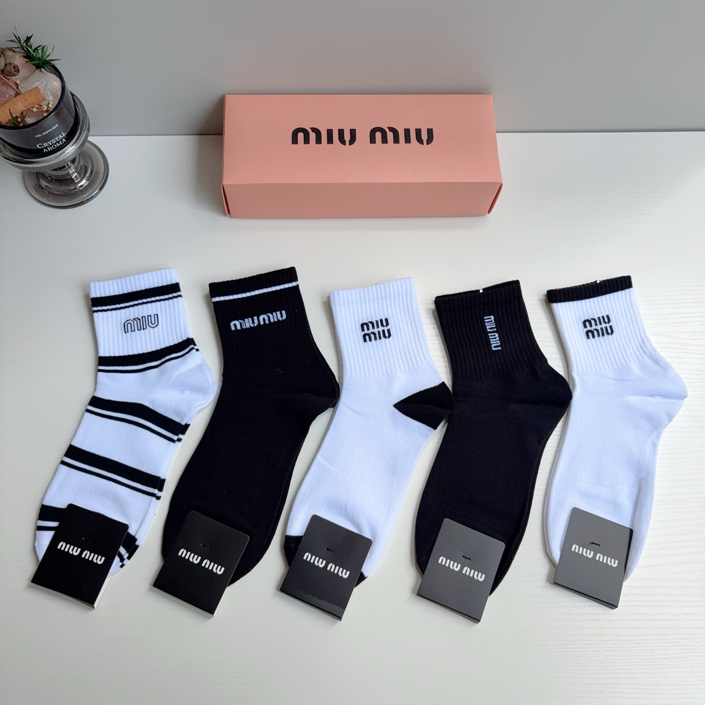 配包装【一盒5双】 miumiu · 缪缪 高品质新款网红男士中筒袜子❗️纯棉材质，轻薄柔软透气，四季通用！ 