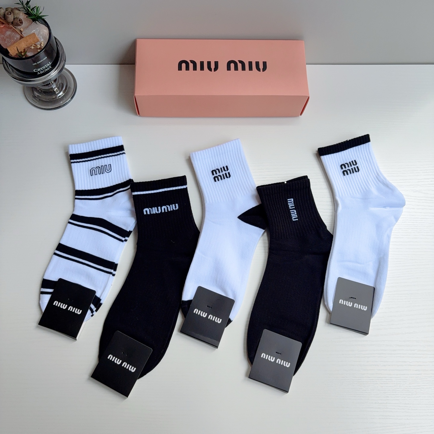 配包装【一盒5双】 miumiu · 缪缪 高品质新款网红男士中筒袜子❗️纯棉材质，轻薄柔软透气，四季通用！ 