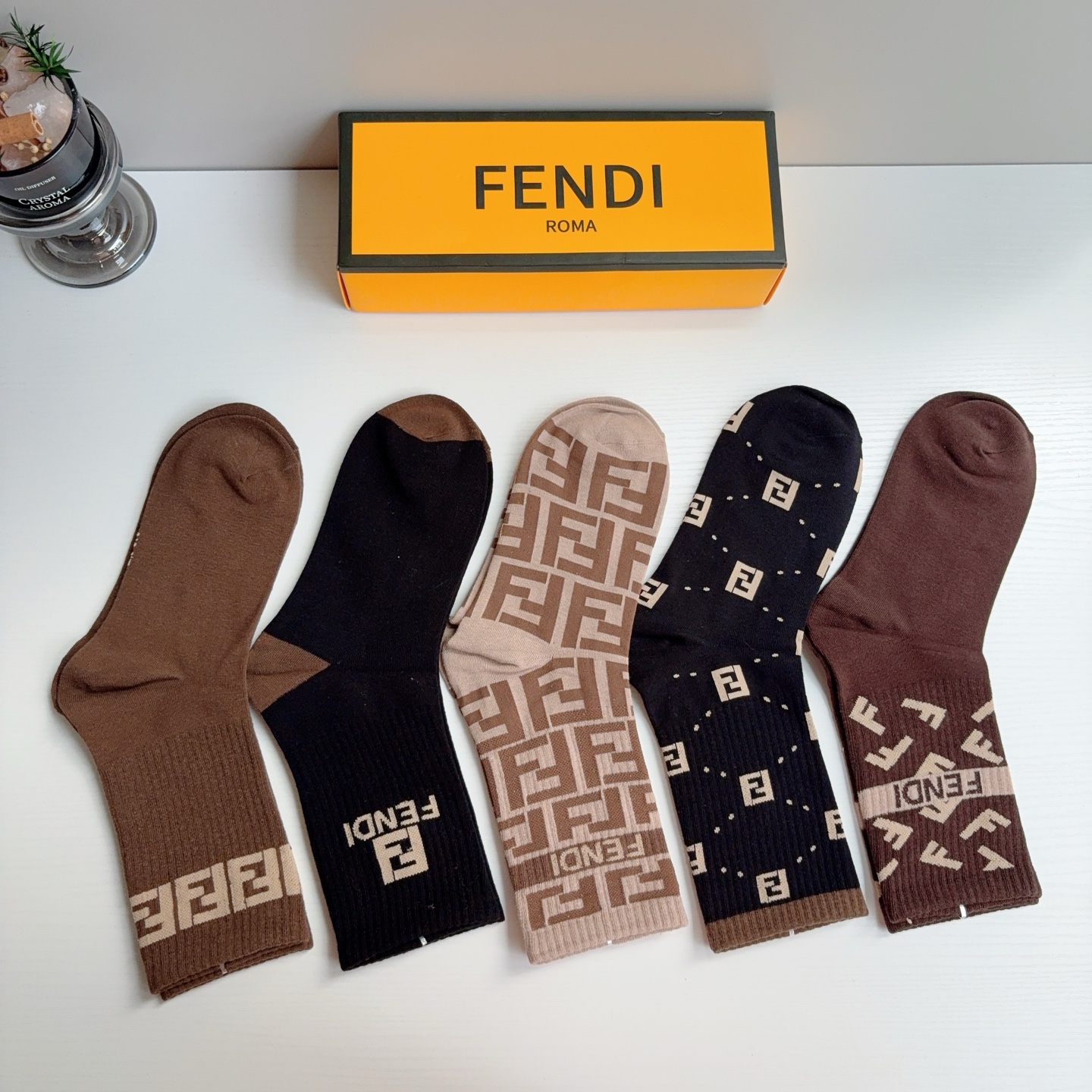 配包装【一盒5双】  FENDI（芬迪）新款男女款高端长筒袜子❗爆款双F系列超火小单品，大牌出街，潮人必备🔥超级百搭！