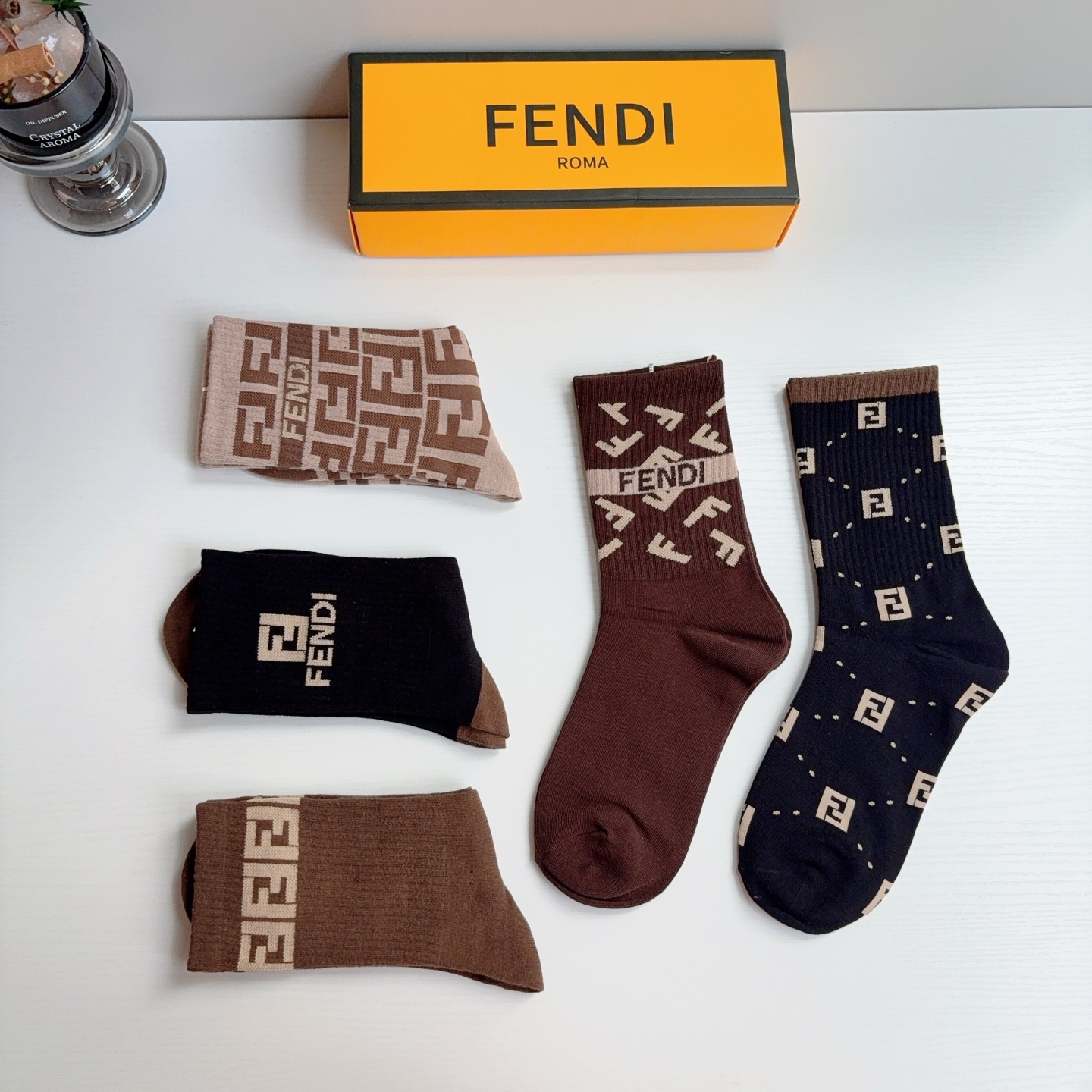 配包装【一盒5双】  FENDI（芬迪）新款男女款高端长筒袜子❗爆款双F系列超火小单品，大牌出街，潮人必备🔥超级百搭！