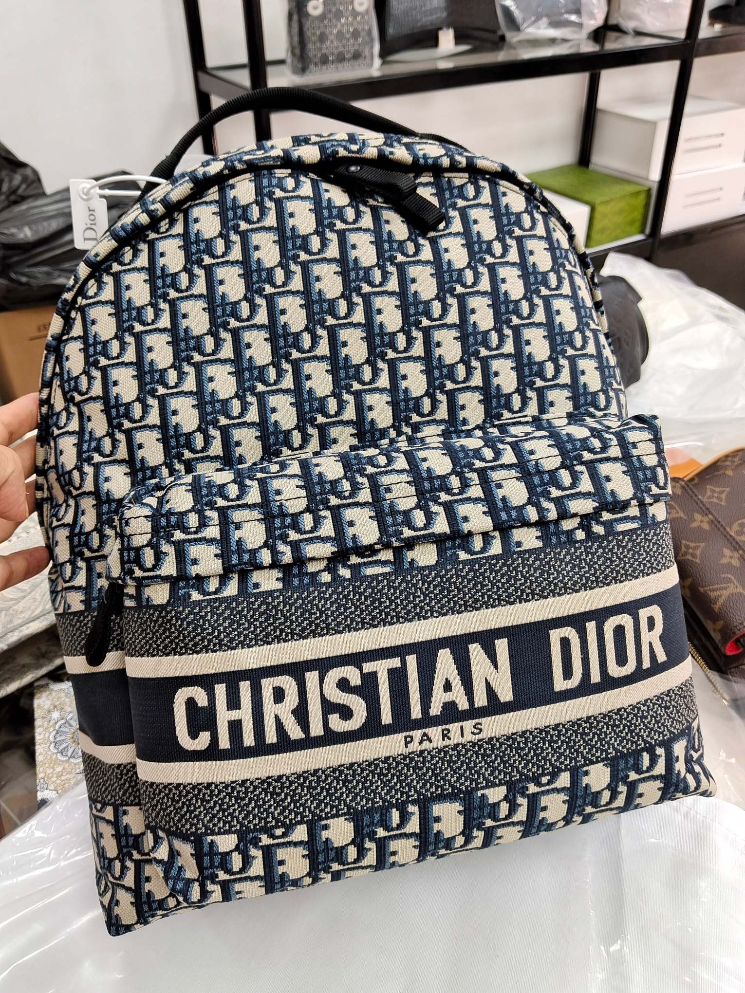 Delivered in seconds after working overtime: DIOR 2023 latest vertical tote book, backpack! Top quality at the lowest price! The original embroid