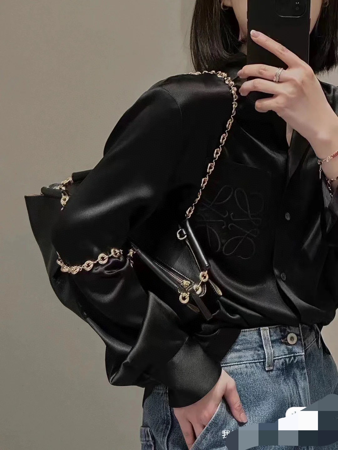 loewe's latest style Paseo walking bag, dumpling bag, corner bag is a breath of fresh air in the bag industry ~ Napa calfskin and frosted cowhide