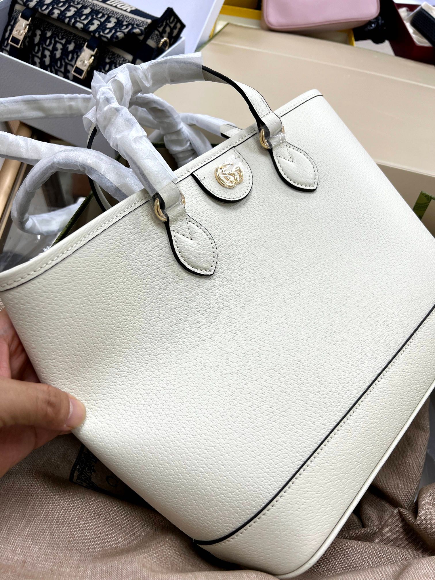 The delivery focus is to introduce the new Gucci750394 product. Their products are really popular. Once again, Tote can think of something really
